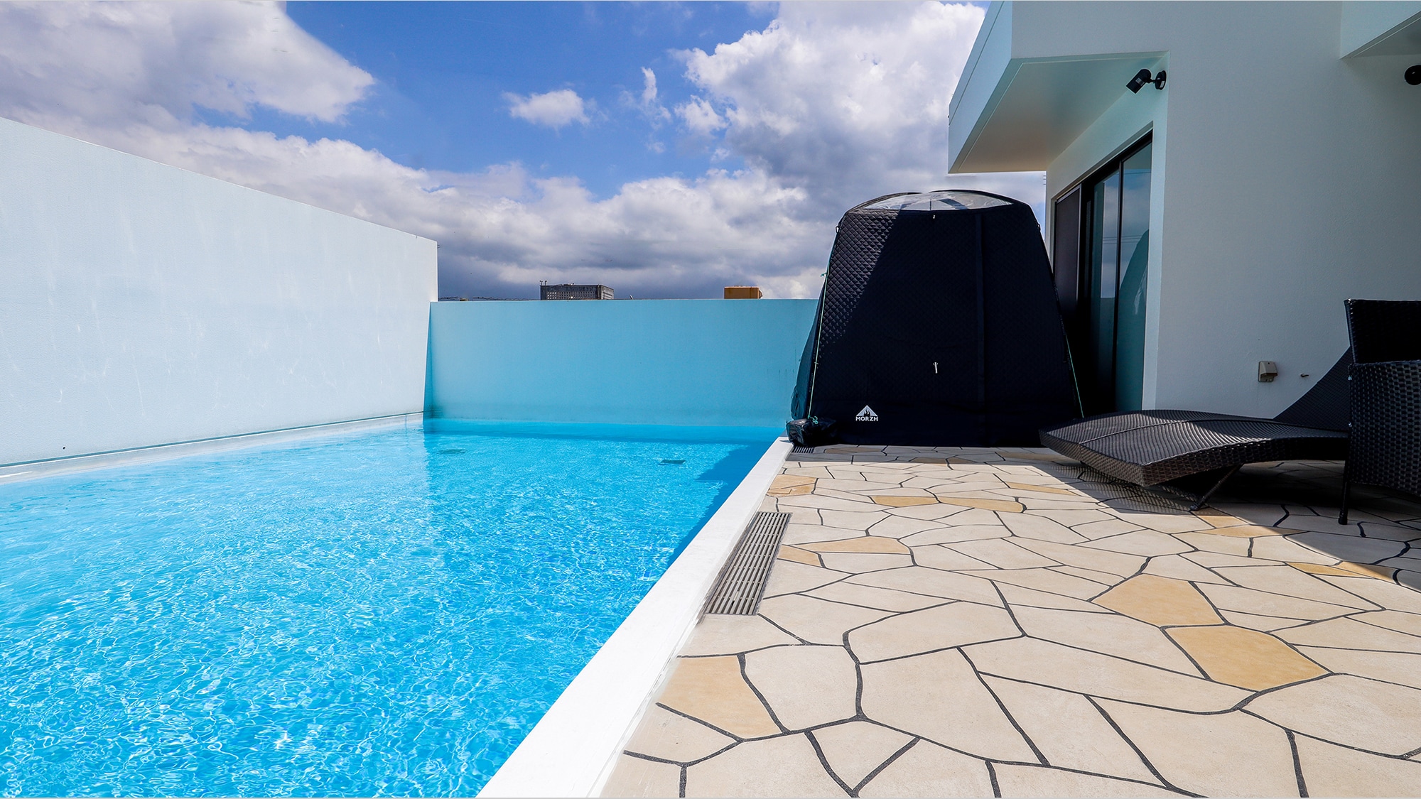 Our tent sauna allows you to enjoy loyly in a space that blends in with nature, giving you a unique refreshing effect.