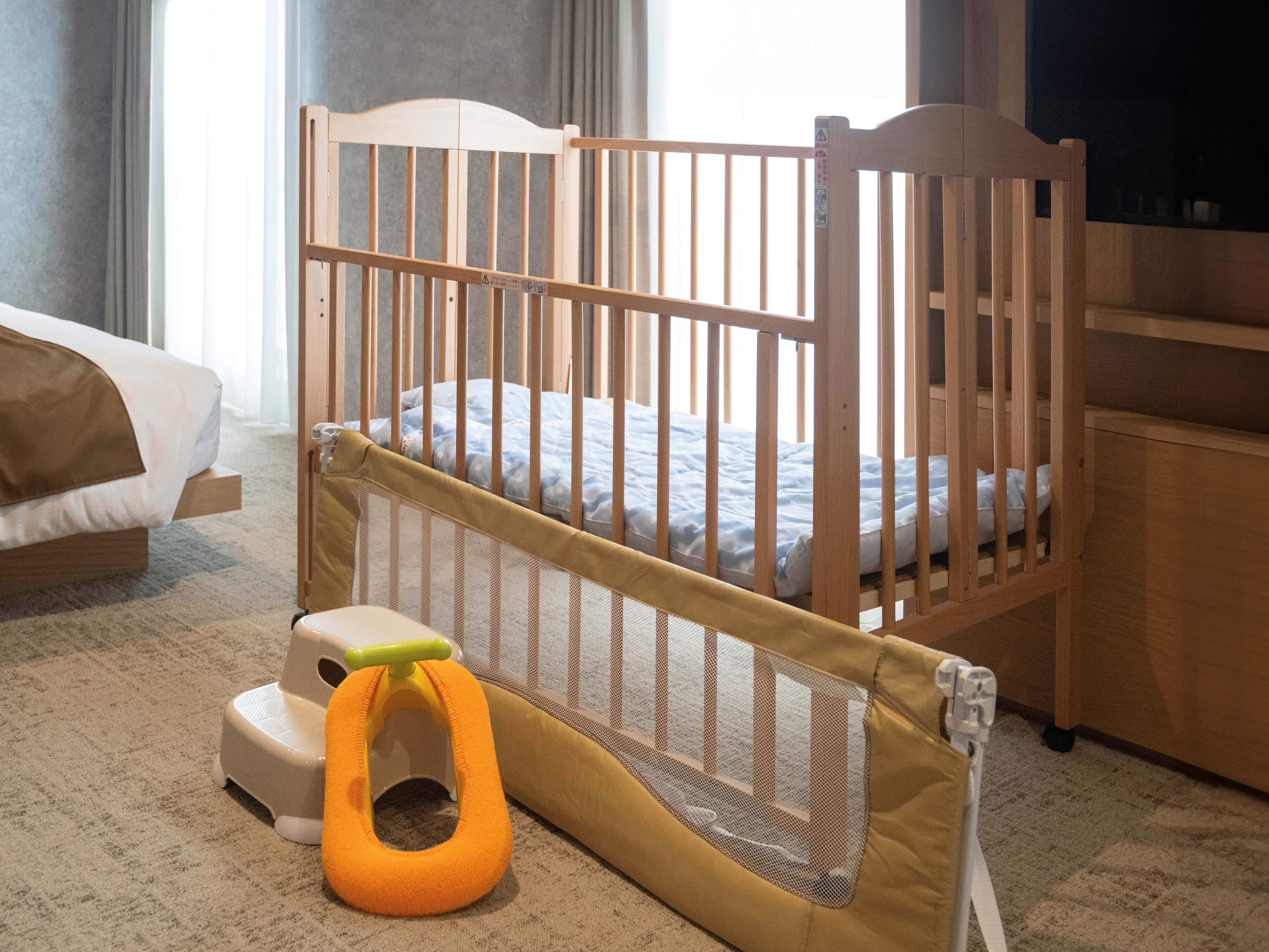 Baby cribs/bed fences/children's equipment