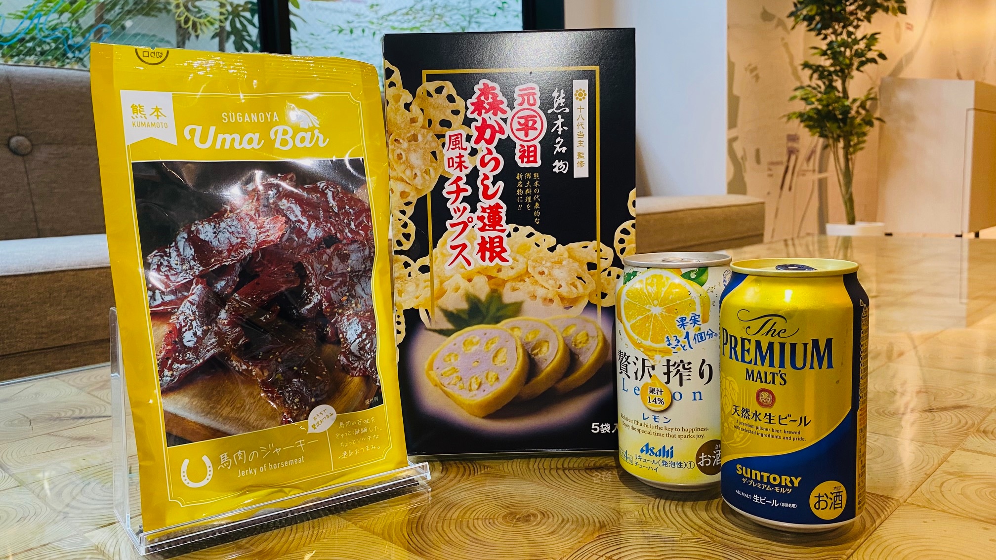 Có kèm đồ ăn nhẹ từ Kumamoto