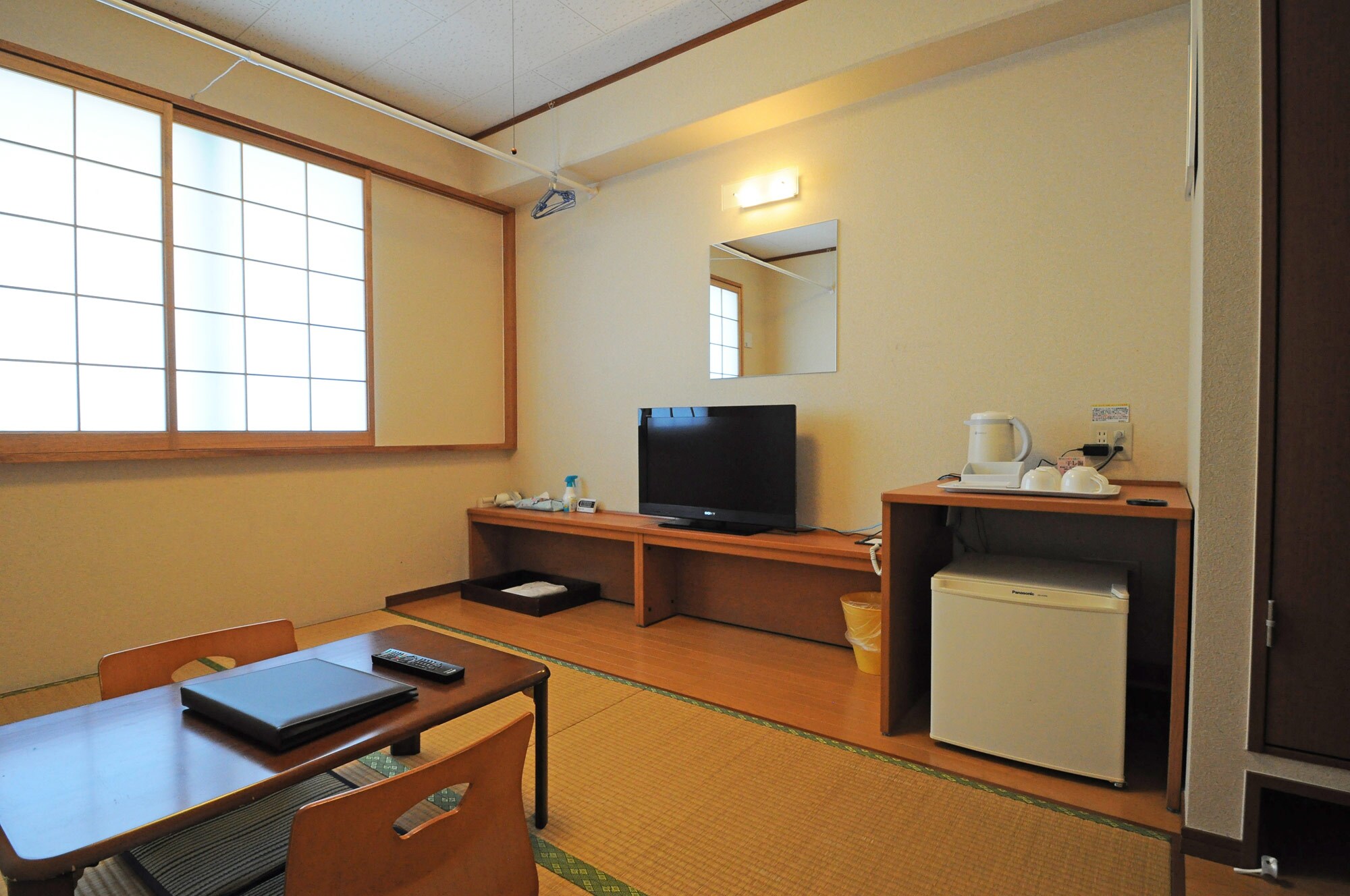 [ห้องสไตล์ญี่ปุ่น] พักผ่อนบนเสื่อทาทามิและแนะนำสำหรับครอบครัว