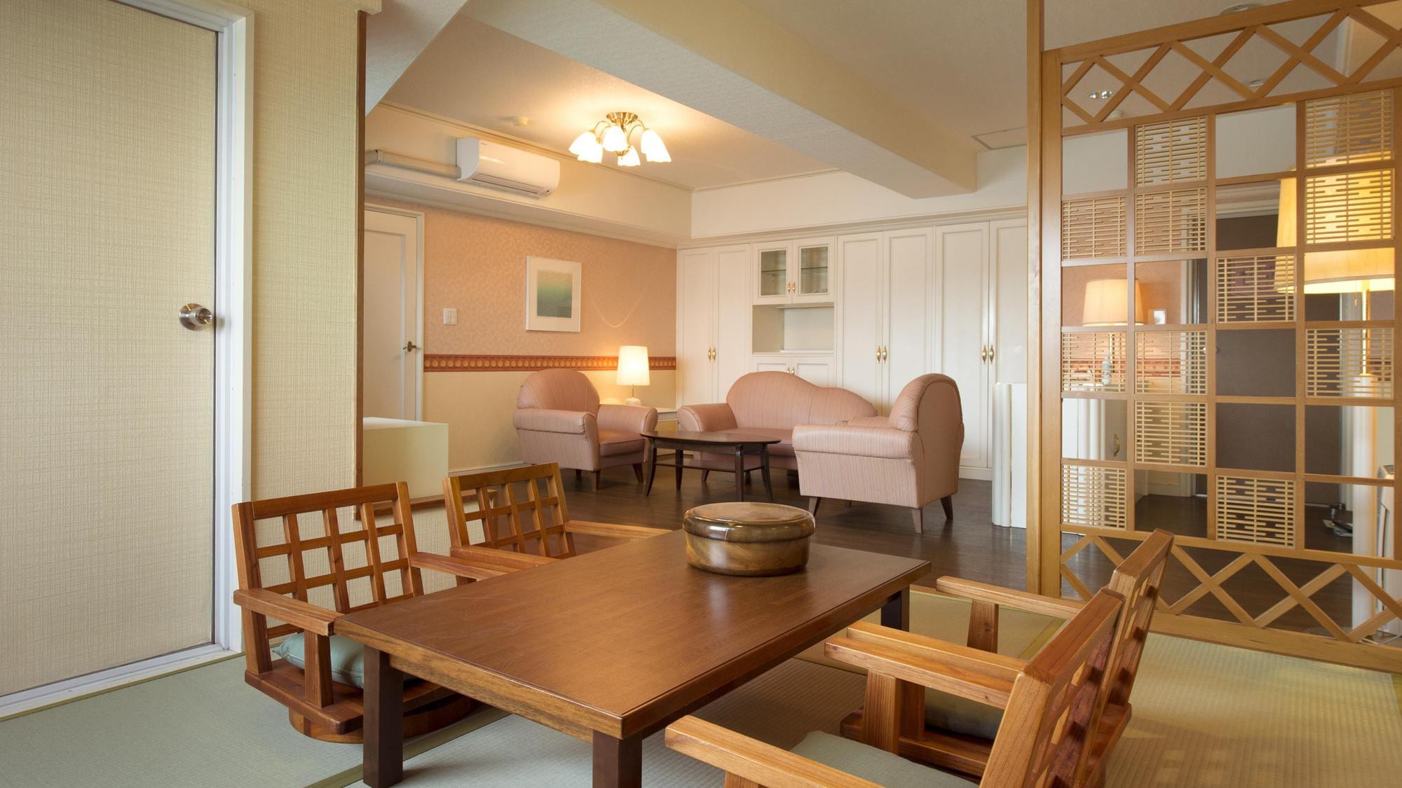 [Top floor/Royal Suite]