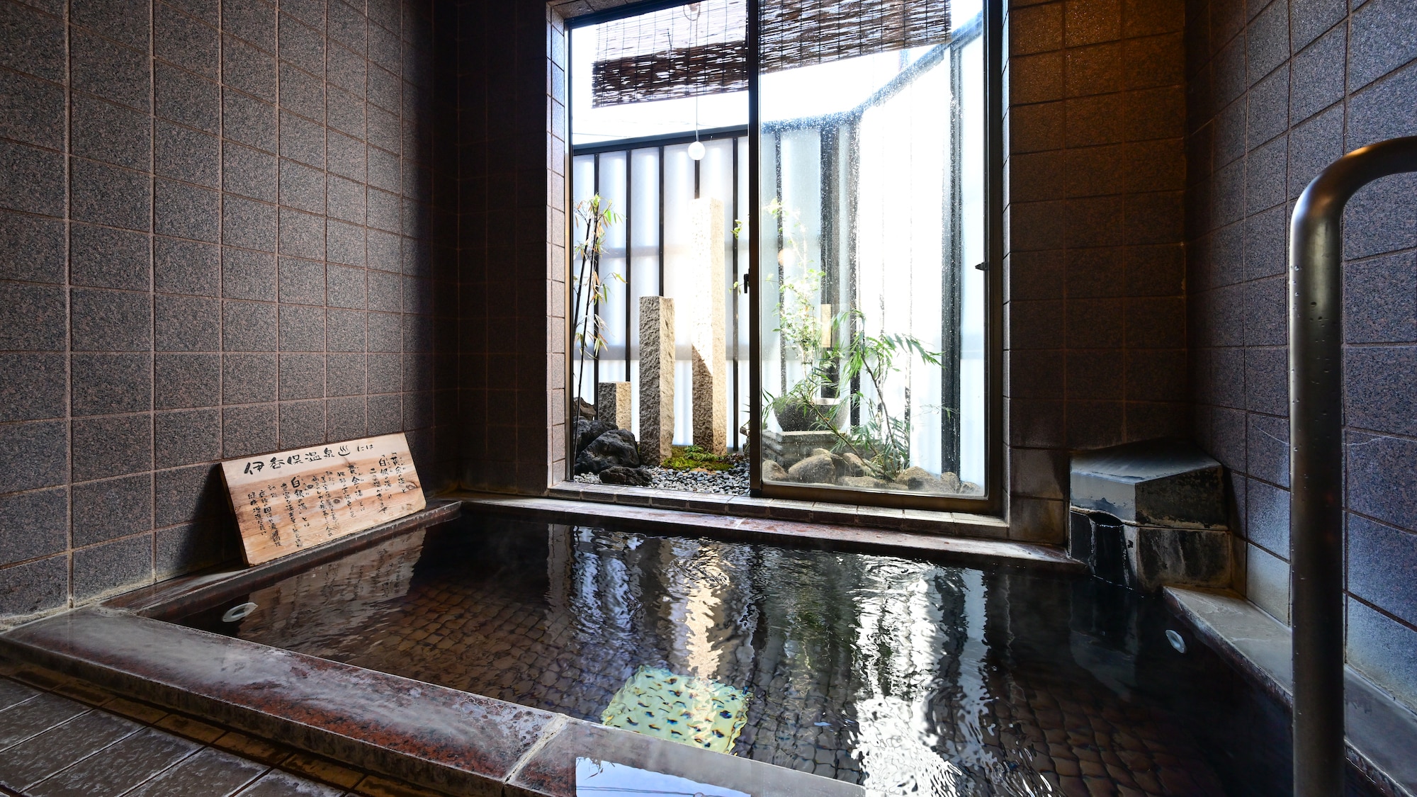 Two private baths, made of stone. The smooth feel of the stones enhances the softness of the water.