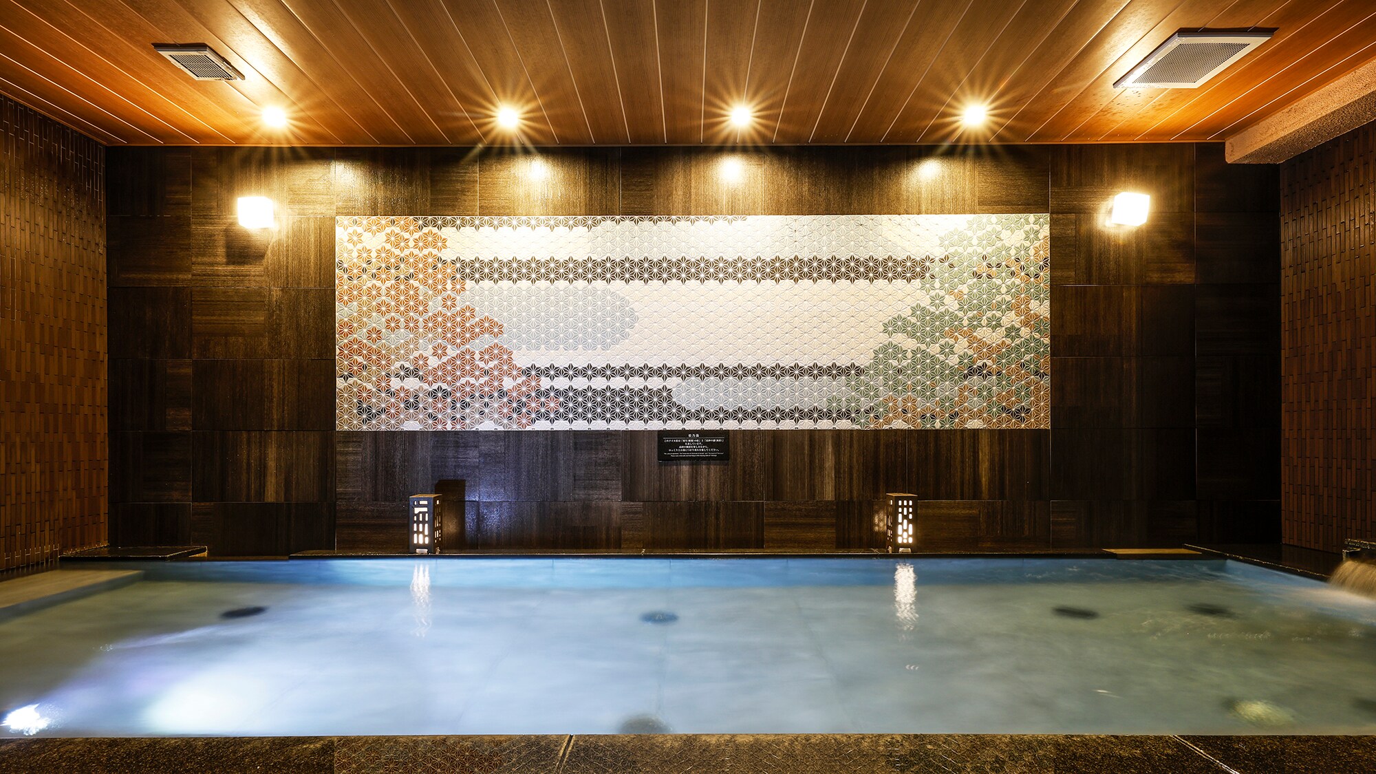 <For men only> [Large public bath] Soaking in the bathtub really relieves fatigue in a different way! Large spacious public bath