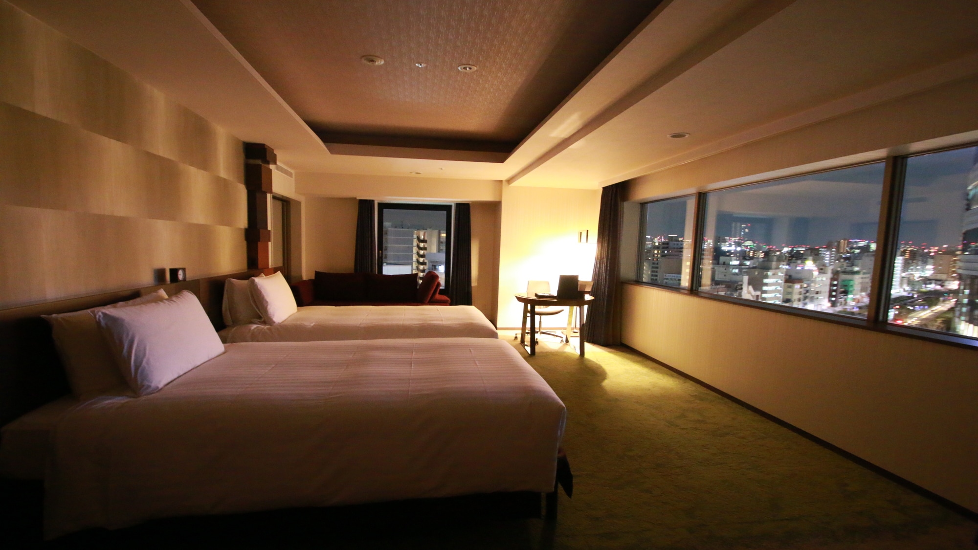 Deluxe Twin Room 2 Beds (Lights Off)