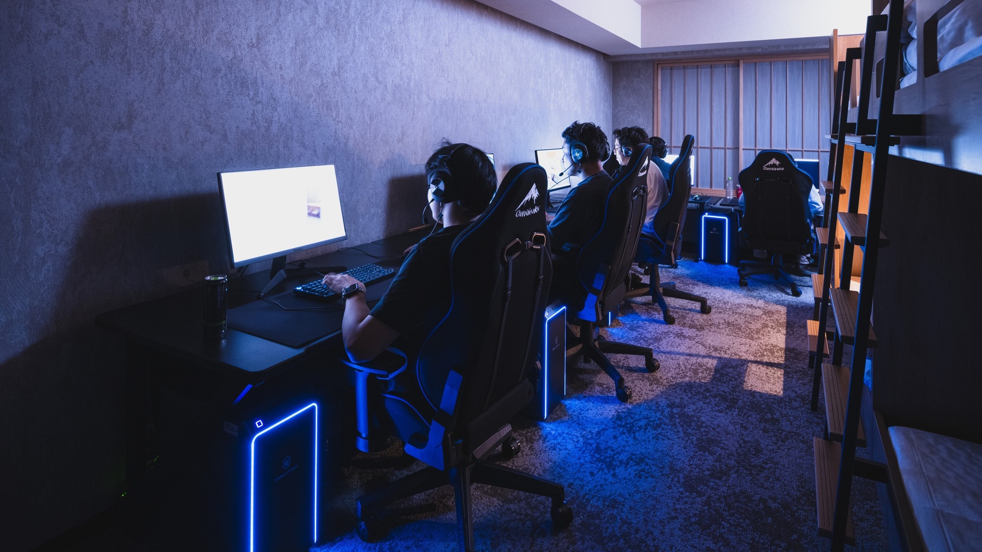 Quintet e-sports room for 5 people