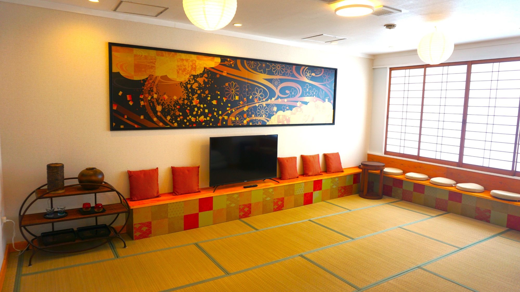 【Sky Room】 充满日式风情的宽敞日式房间，可容纳2～5人。