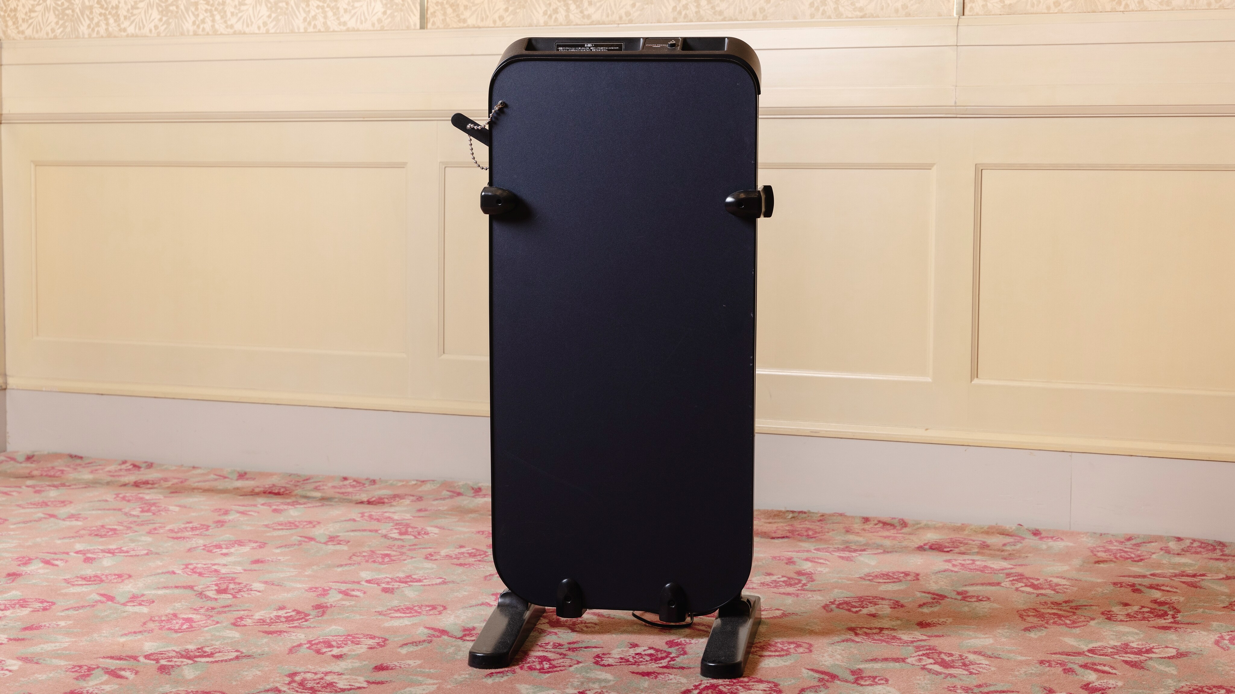* Equipment (trouser press) / Easy to use! Please feel free to contact the front desk.