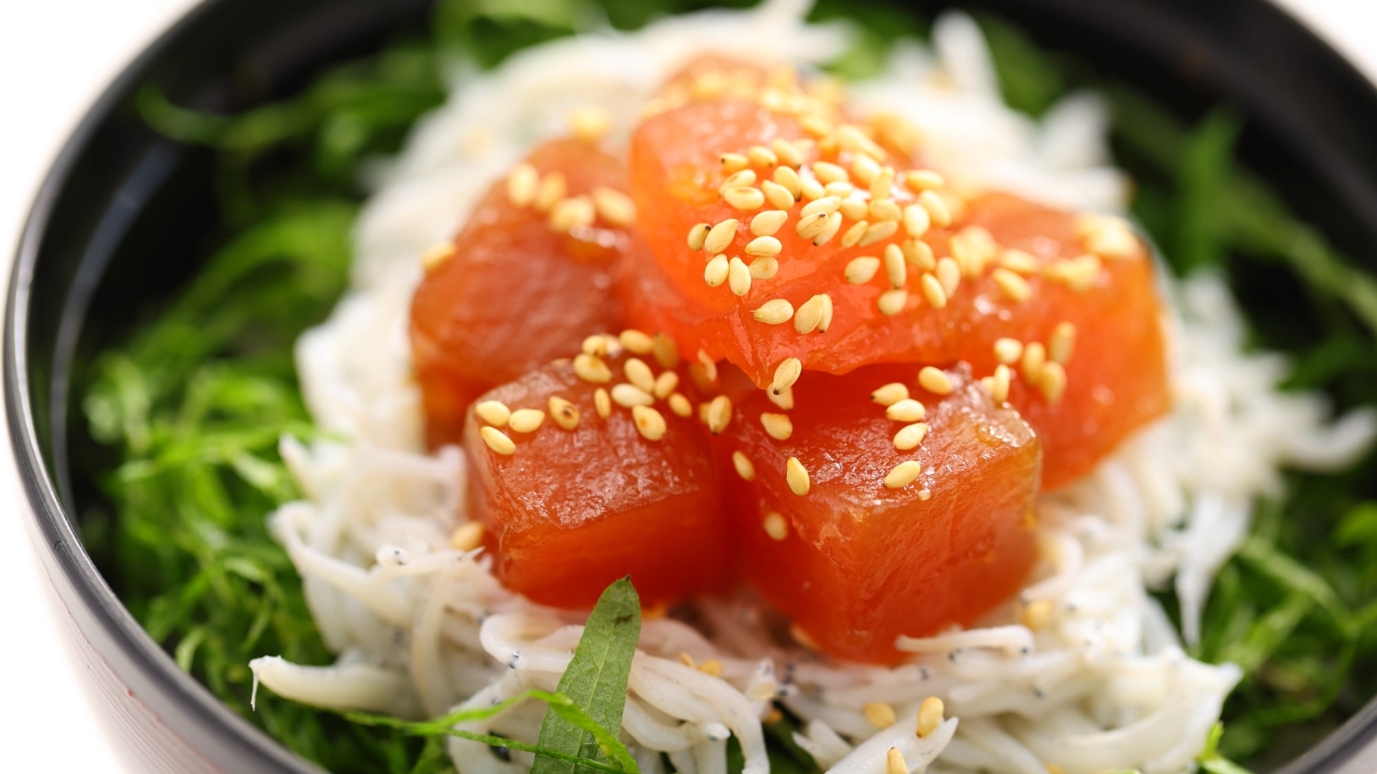 ■當地特色：鮪魚醃銀魚蓋飯