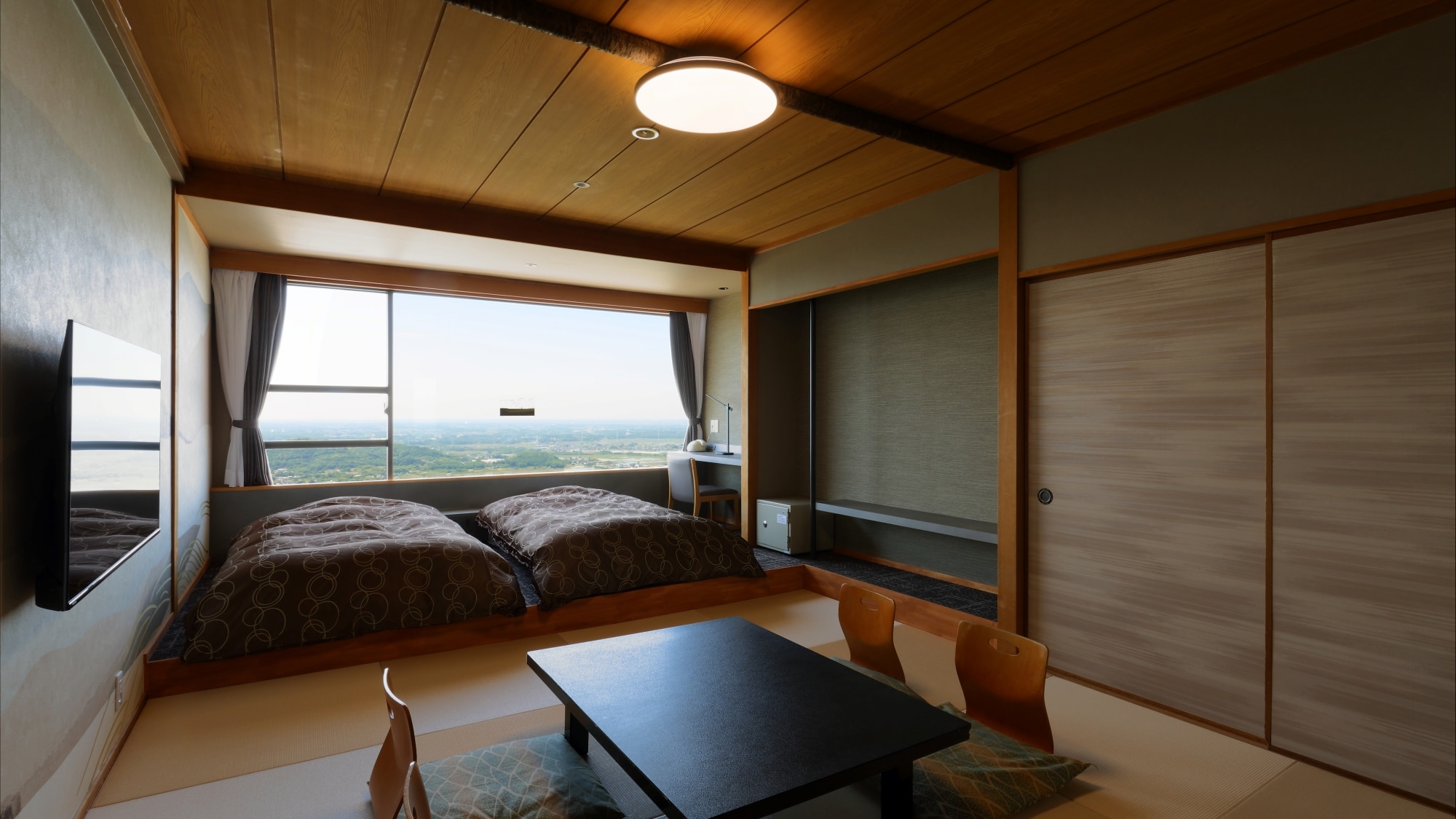 [Japanese-style room with 10 tatami mats] Room with a view of the natural nightscape