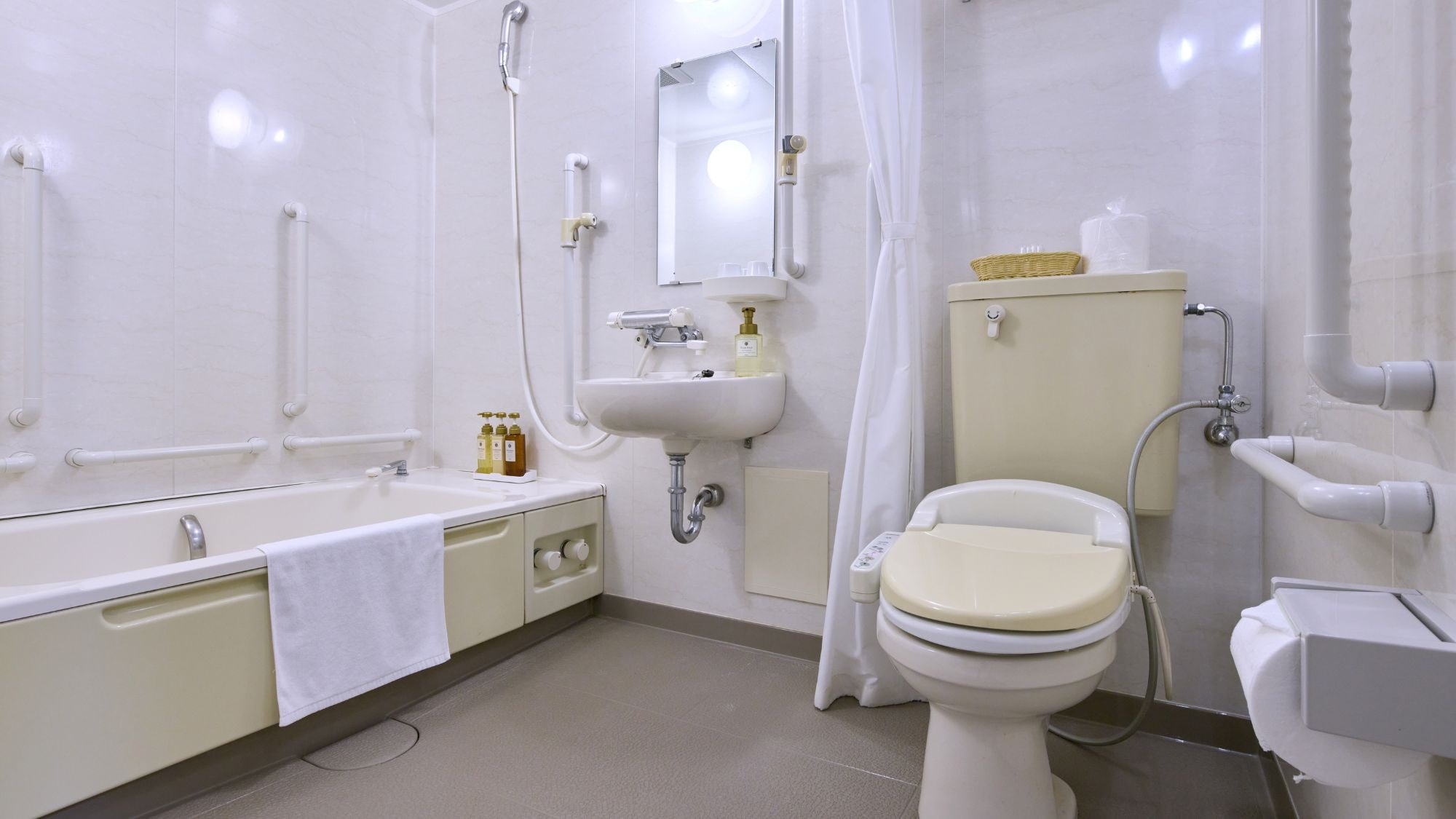 [Field Park Tower] Kamar Universal Twin bergaya Barat dengan desain datar yang mempertimbangkan keamanan, dengan balkon