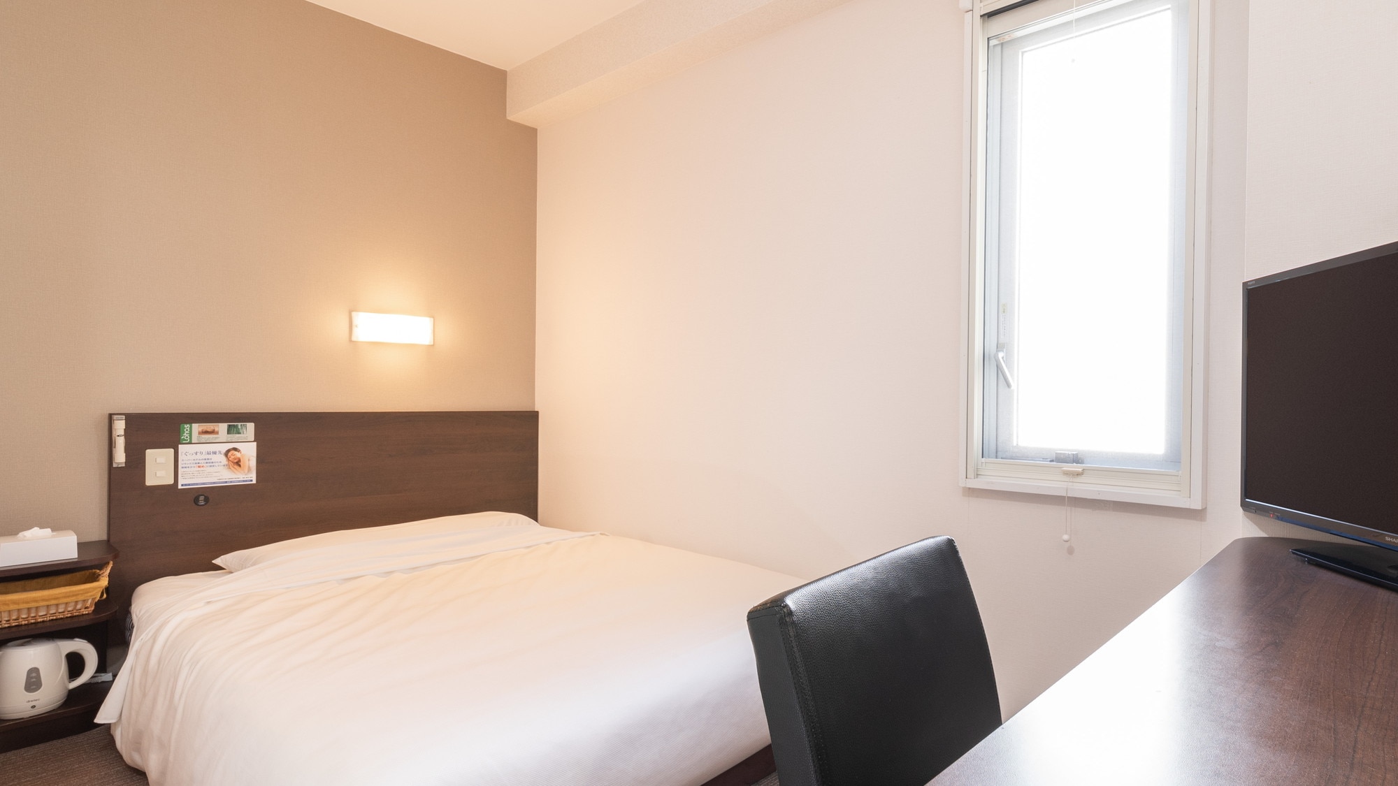 A 140cm wide bed and a mattress with just the right amount of firmness will ensure a good night's sleep.