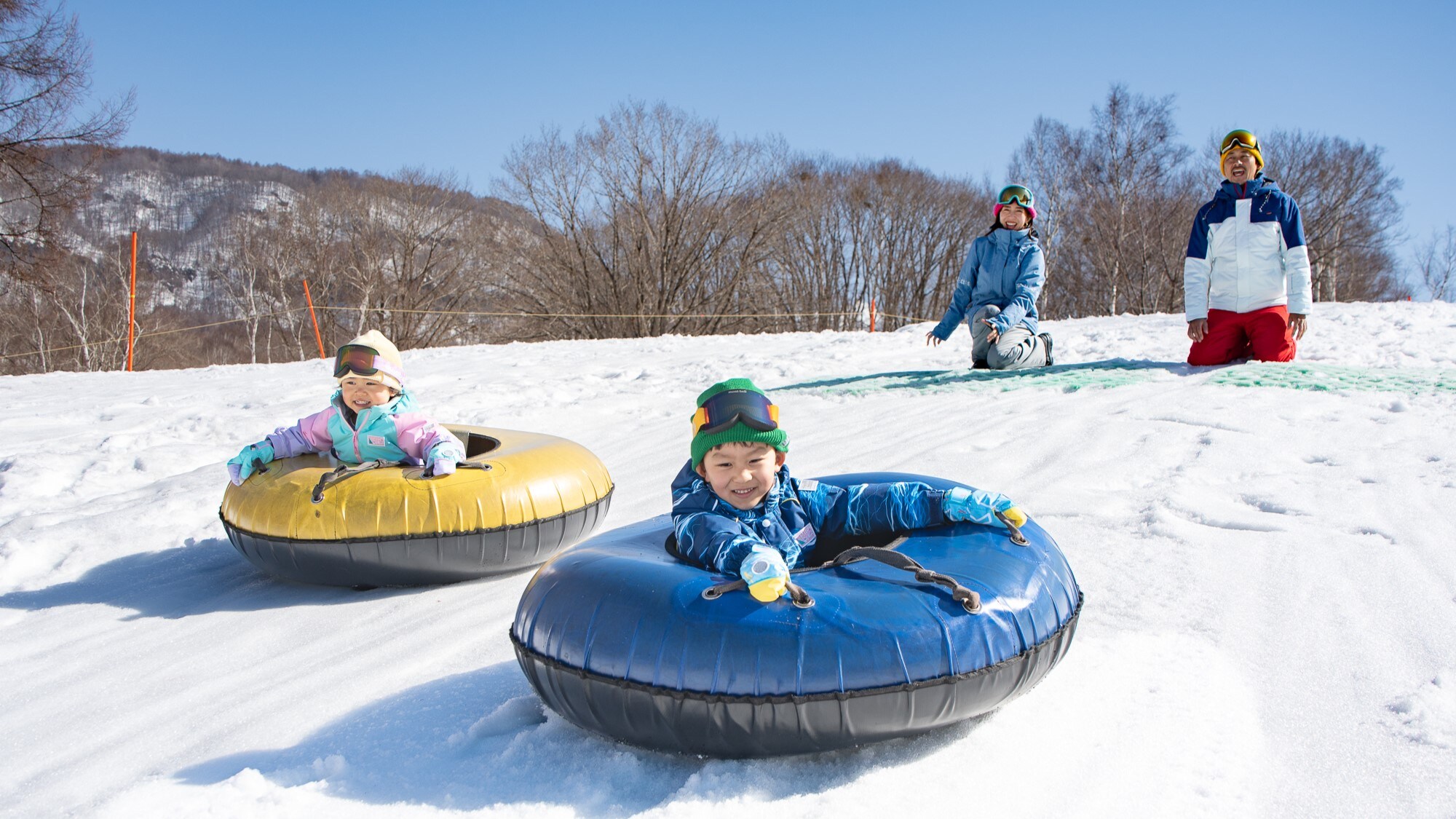 "Snow tubing" yang bisa Anda mainkan di "Kids Park"! Orang dewasa juga dipersilakan!