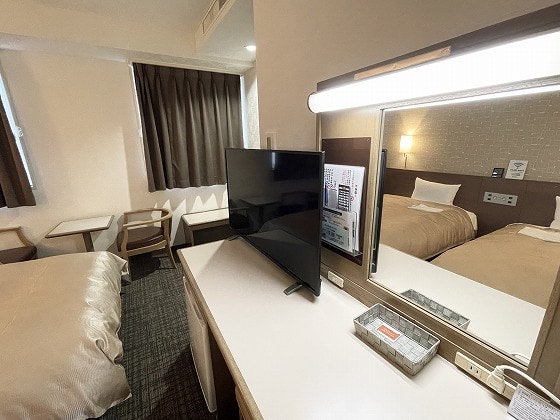 Twin room large screen 40 inch 4K TV