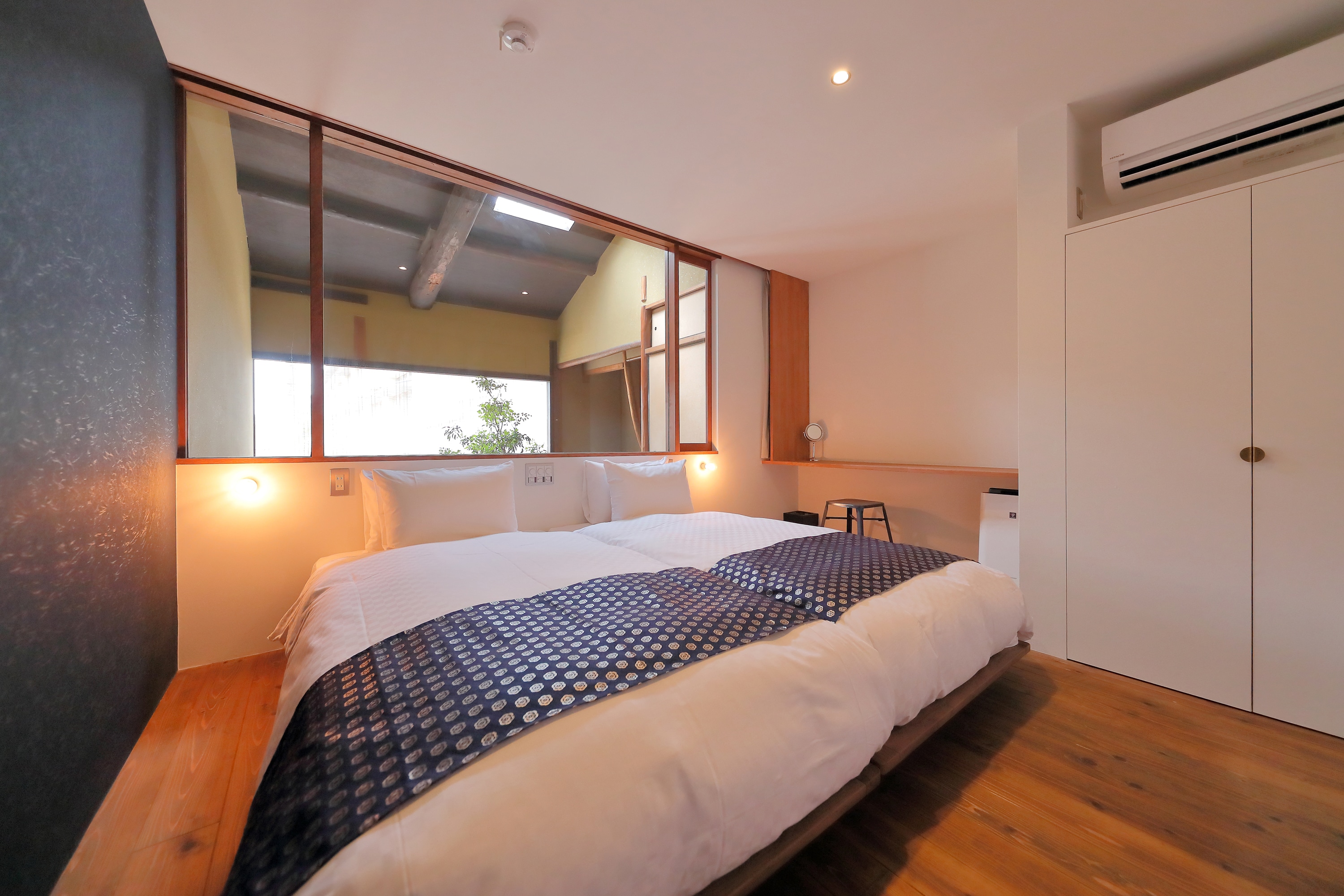 Kikyo - 2樓主臥室配有席夢思床墊