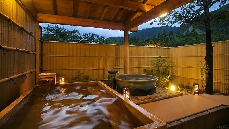 Men's open-air bath, Shigaraki ware pottery bath, Takano Maki's cypress bath, 2 types