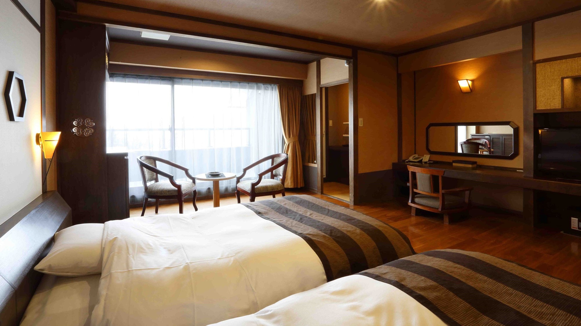 [Lampiran] Kamar bergaya Barat (contoh) / Kamar tipe modern Jepang yang menghadap ke hutan penelepon
