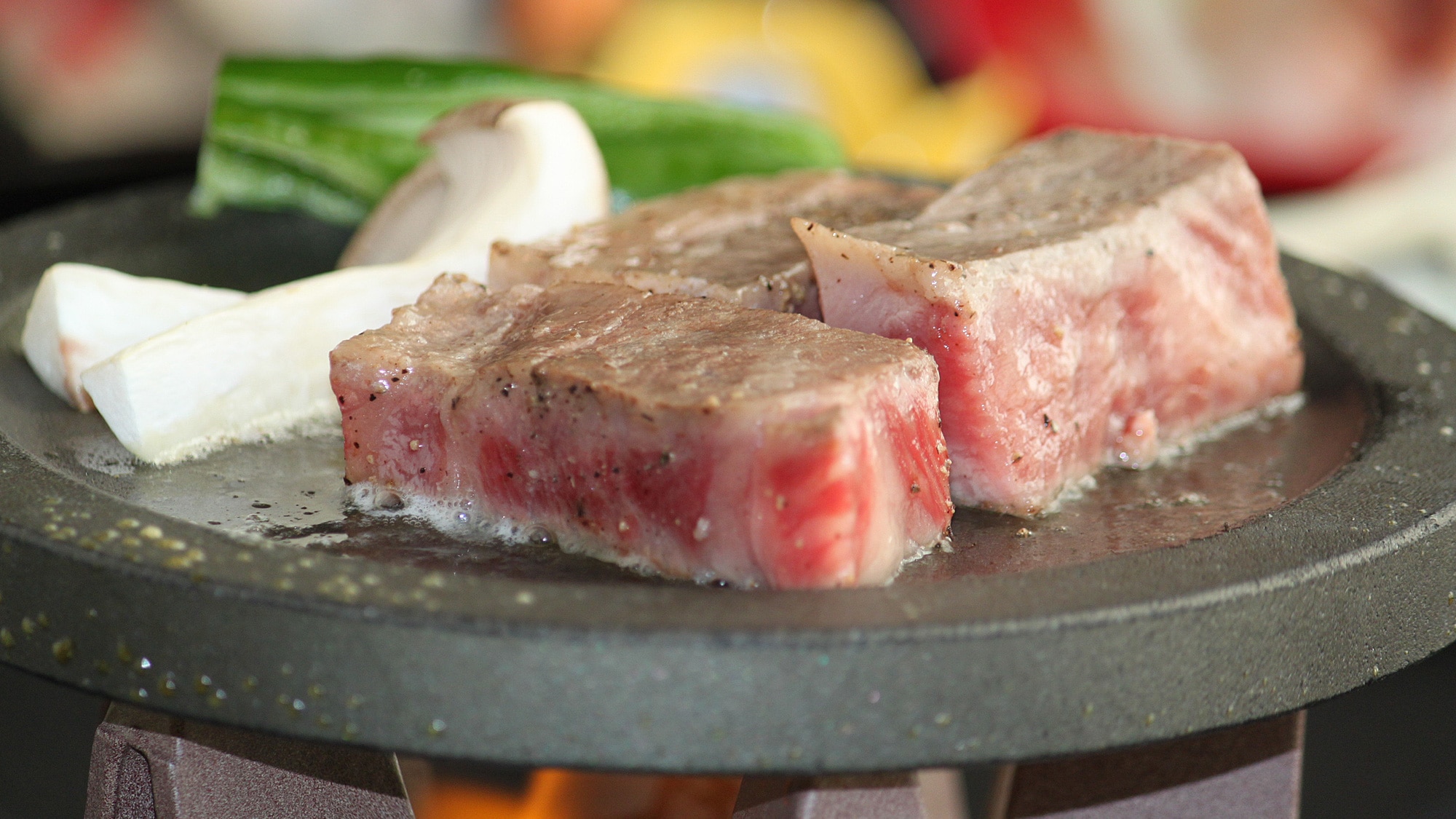 Dengan steak daging sapi Kuroge Wagyu