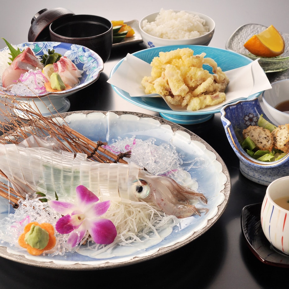 Lunch: Live squid set meal