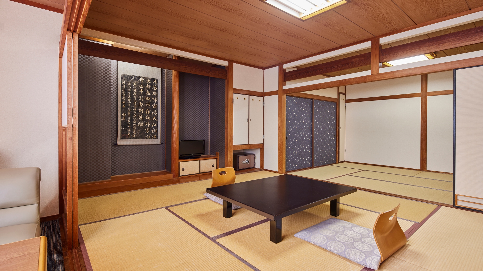 Main building Japanese-style room 14 tatami mats