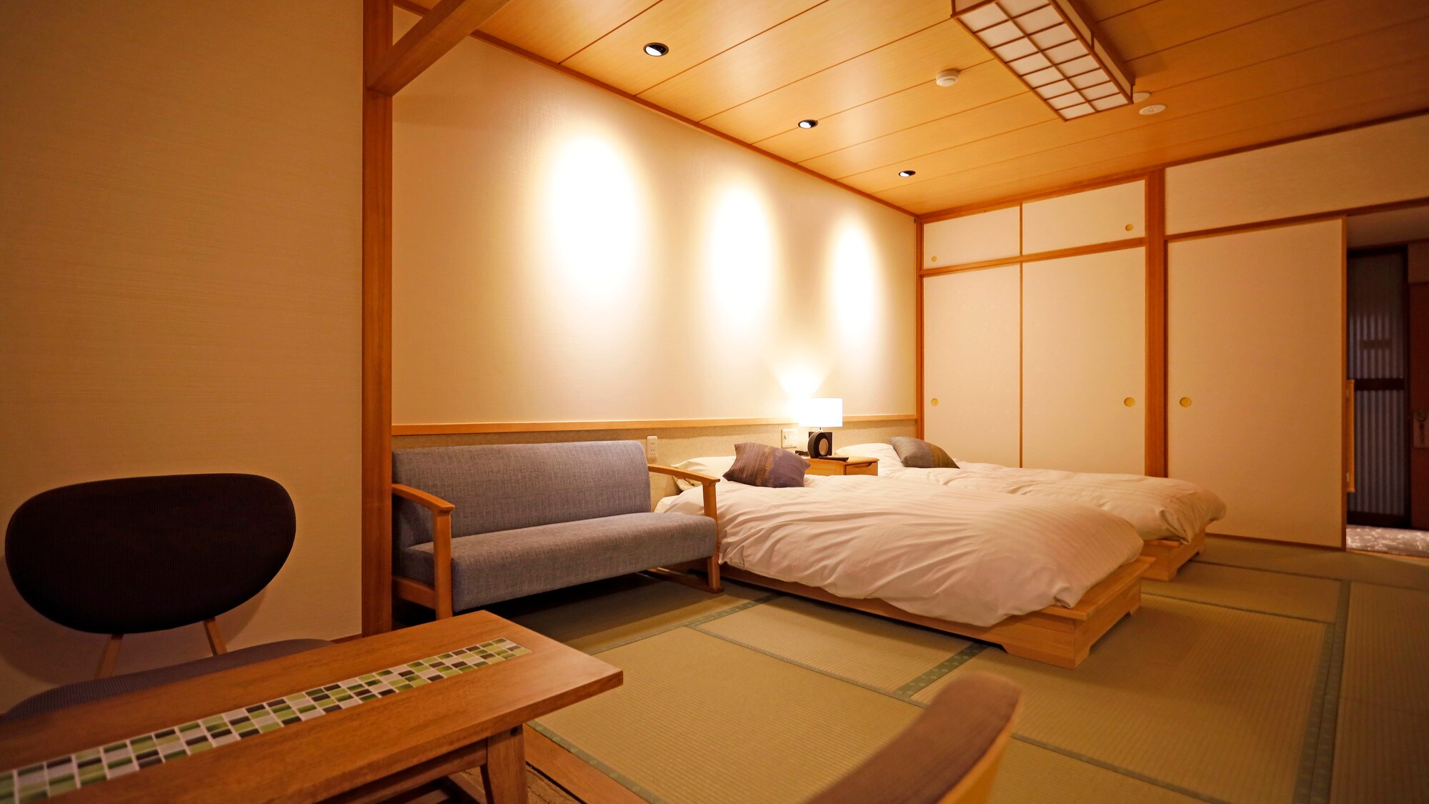 [Shikitei] Low-bed Japanese-style room with 10 tatami mats *Example