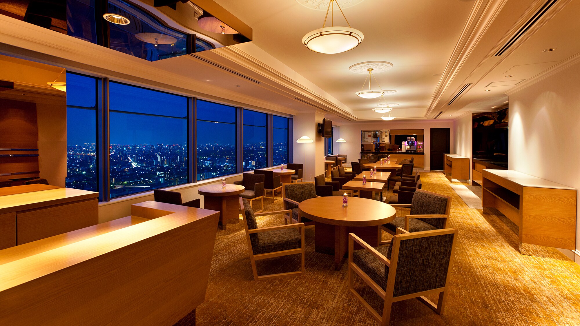 [33rd floor executive lounge]