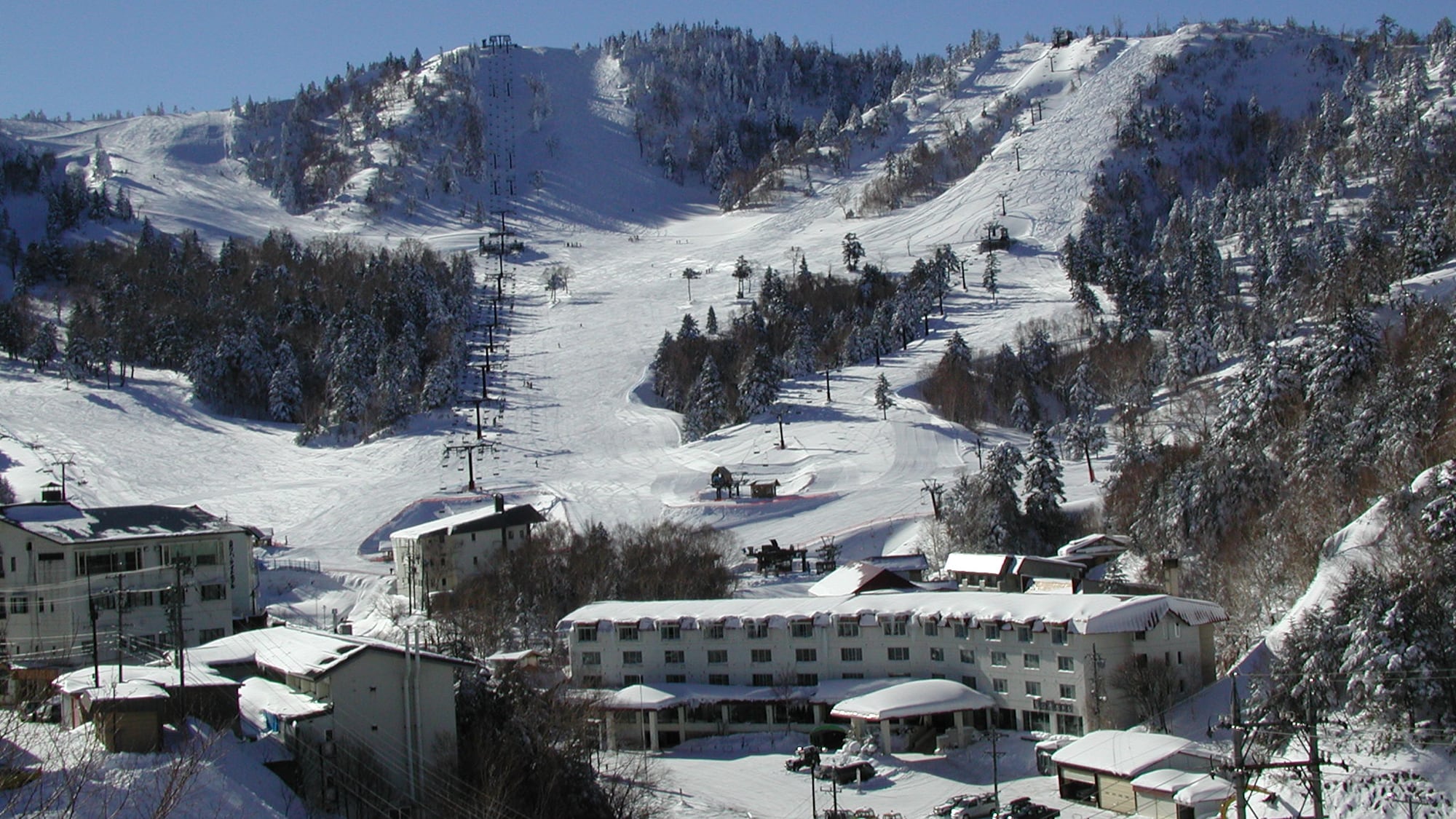 熊之湯酒店外觀 滑雪場就在眼前