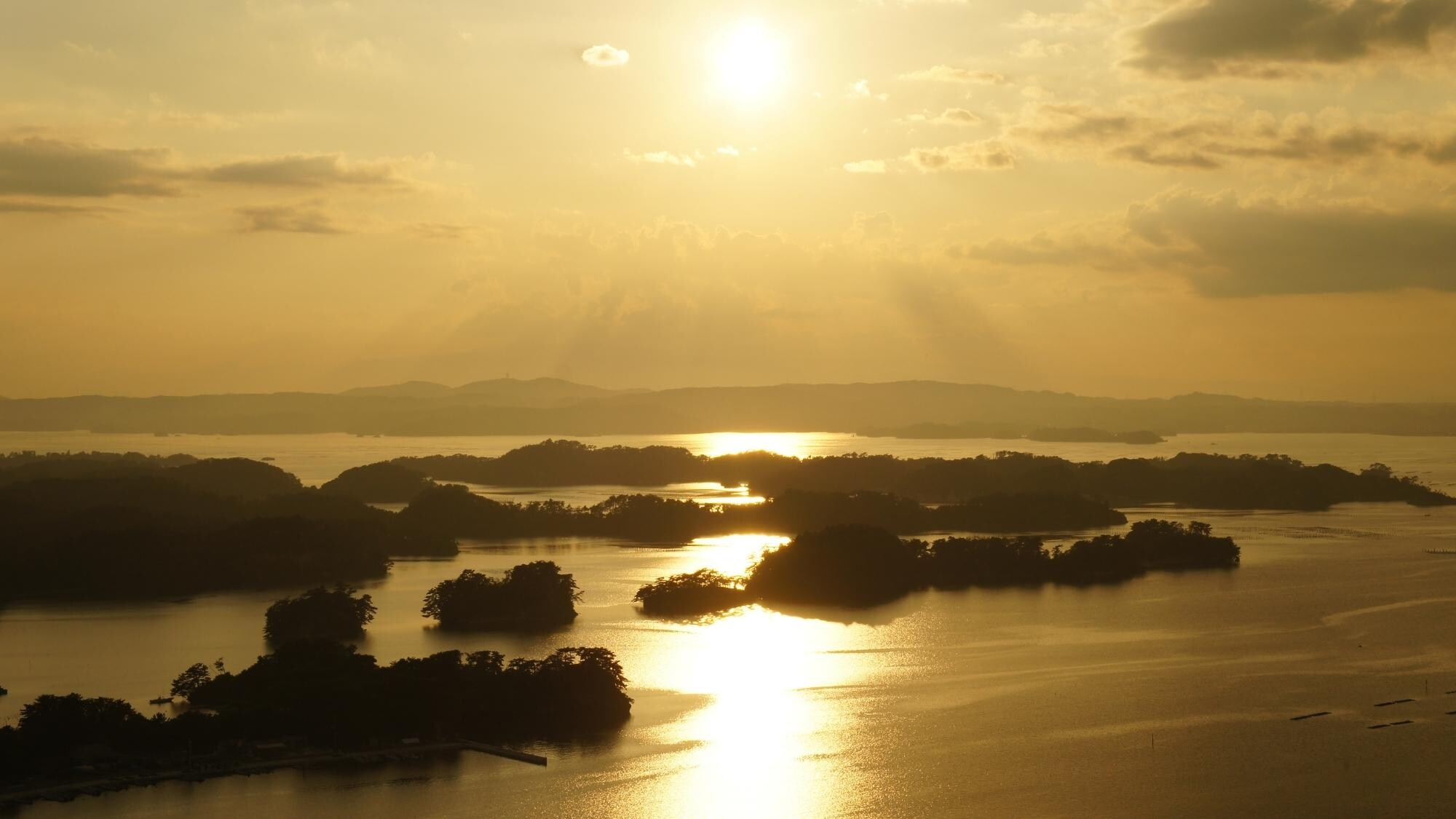 [One of the four great views of Matsushima, the spectacular "Otakamori"] A spectacular view spot. A 360° panorama from the top!