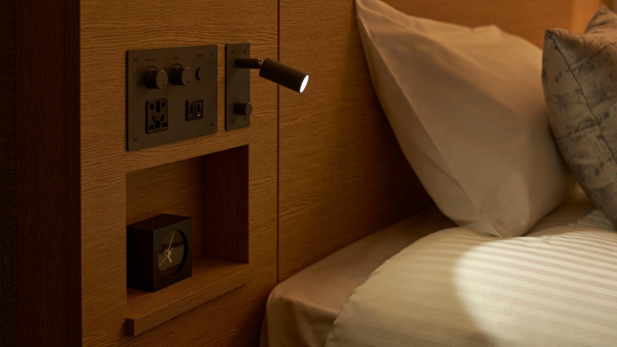 [Common guest room facilities] Night panel