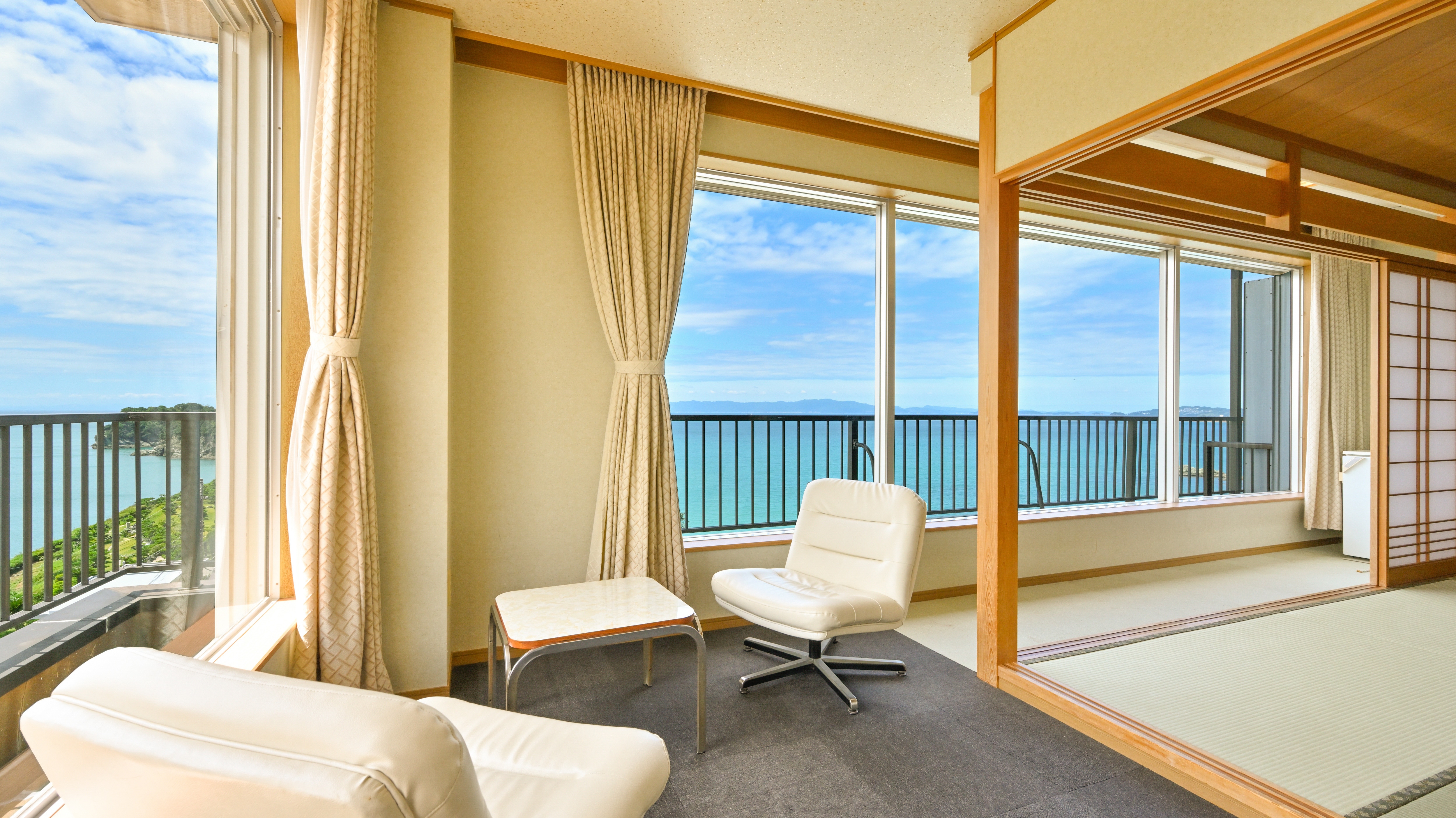 corner room wide veranda
