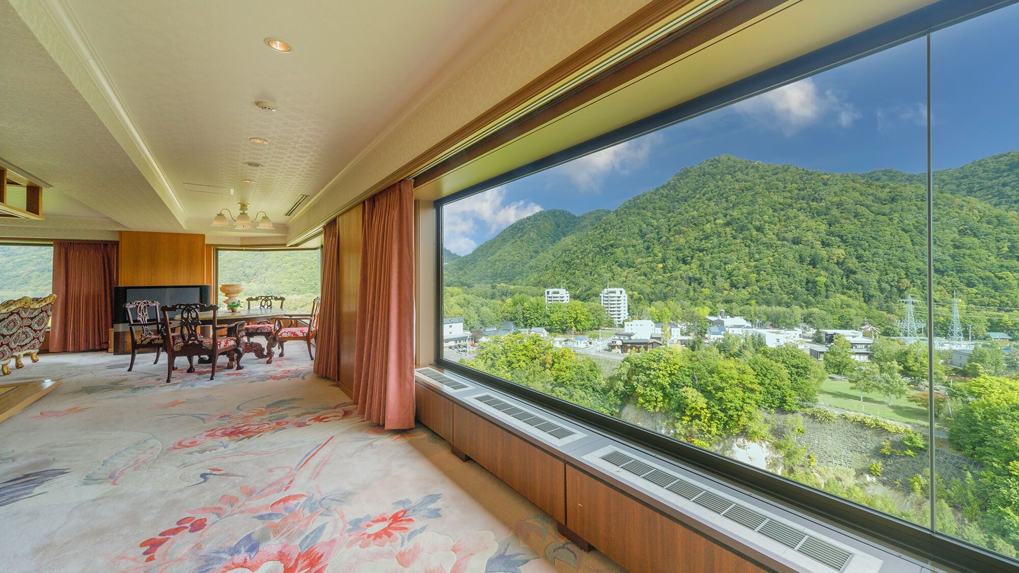 【新樓】轉角套房/面積150平方米，可從窗戶欣賞180度全景。