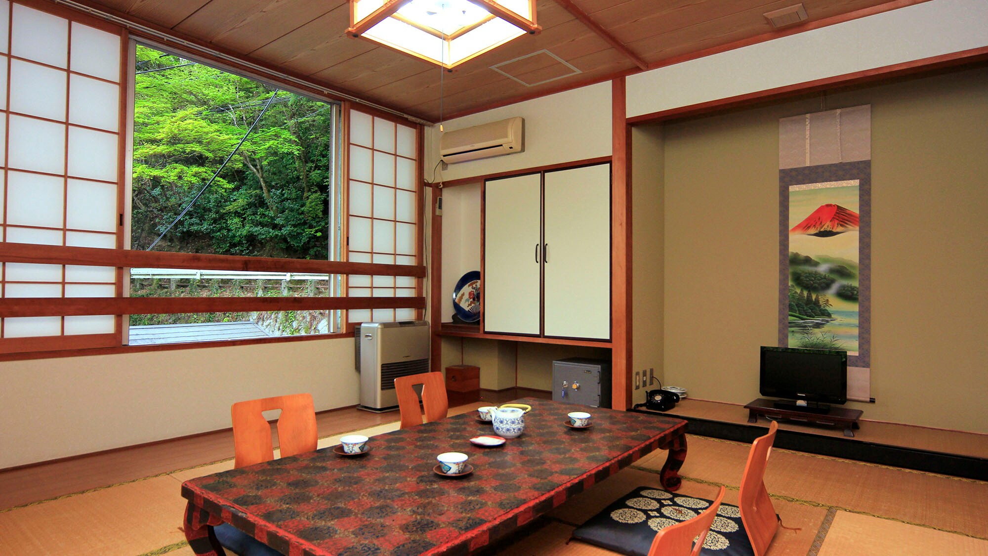 [Guest Rooms]