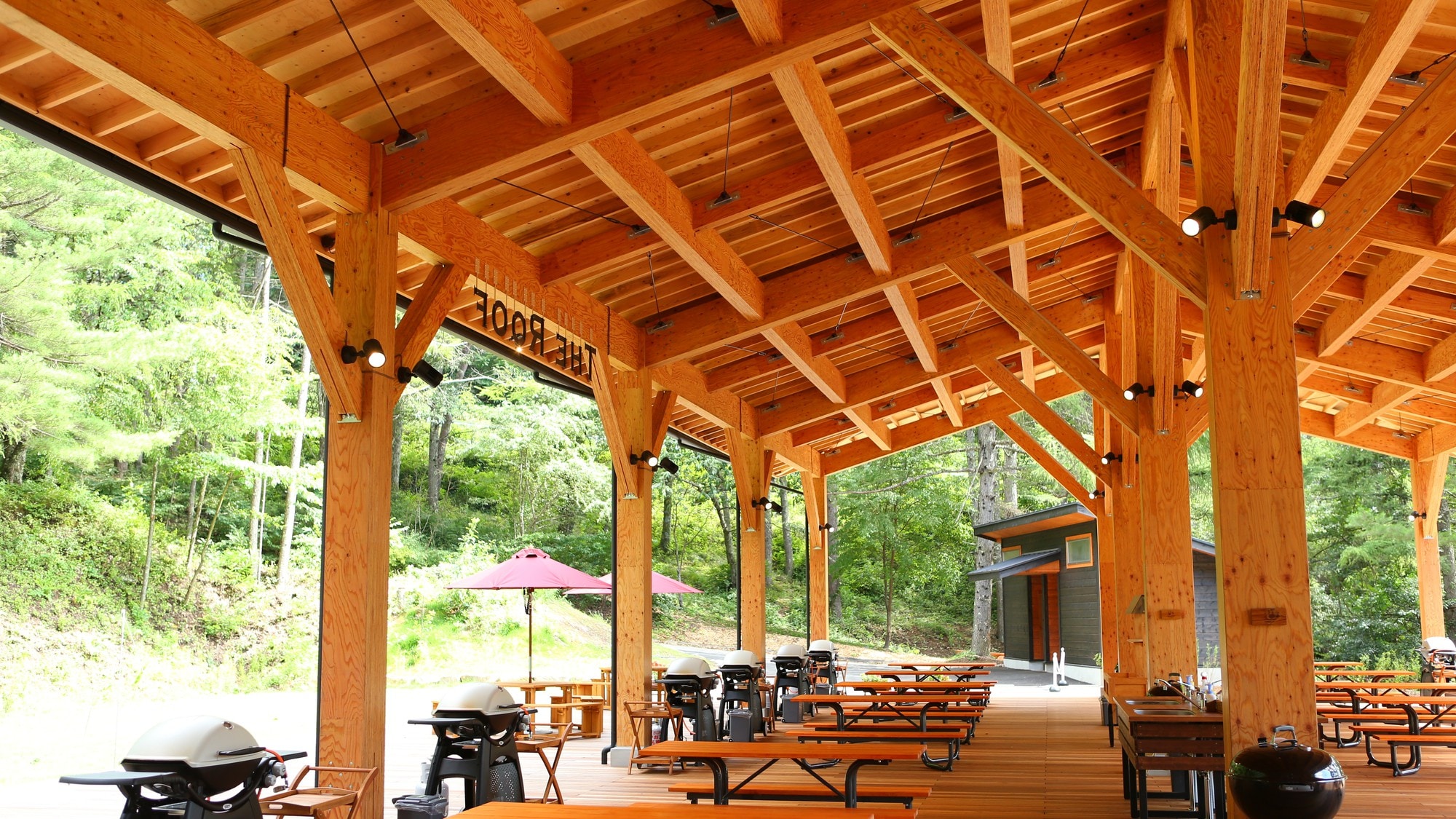 Glamorous Dining "THE ROOF"