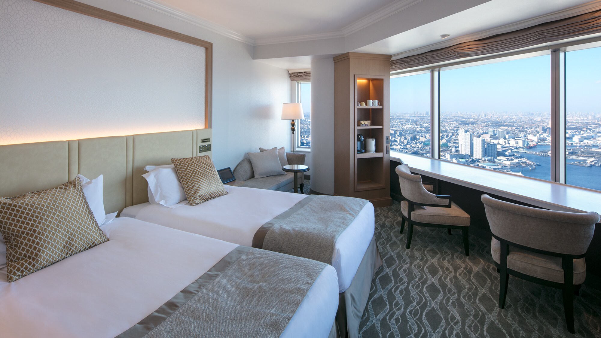 Sky Resort Atelier Corner 灣景雙床房間