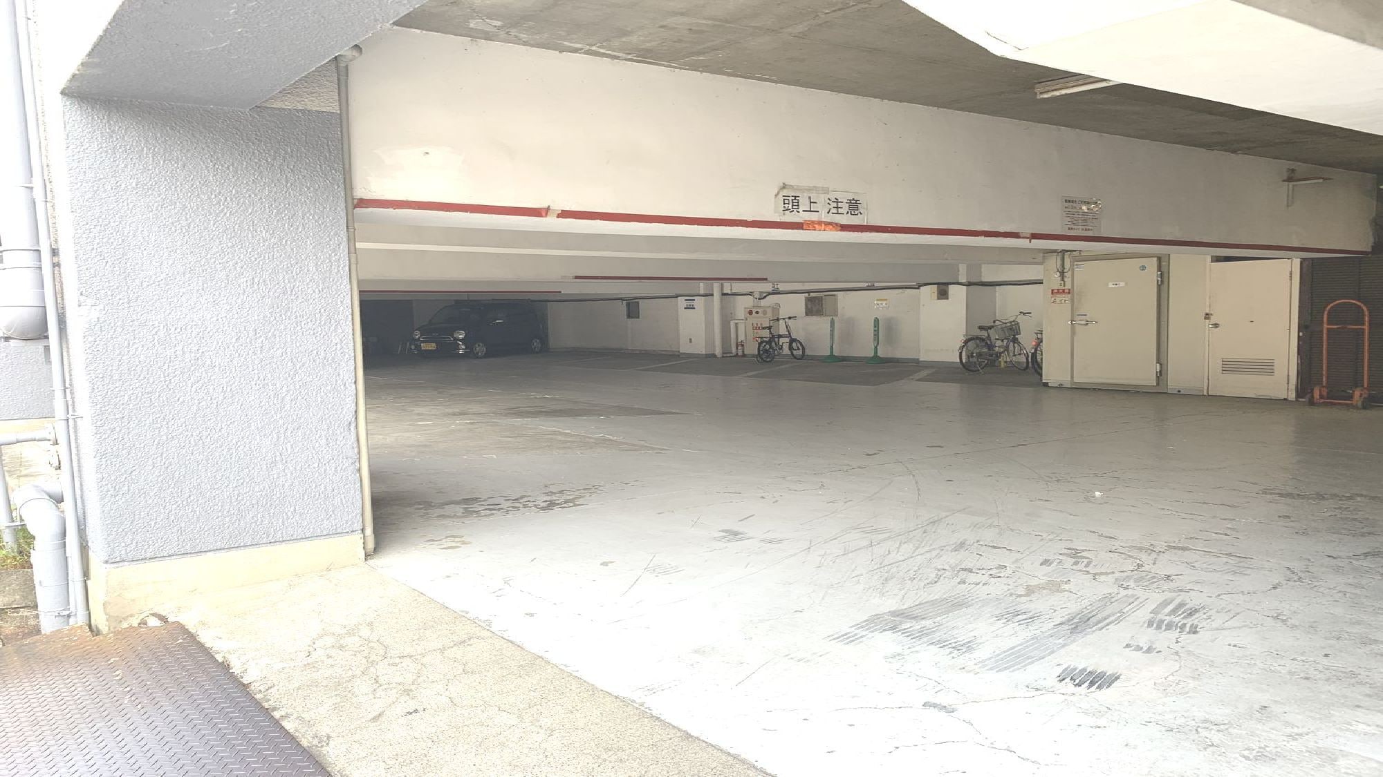 Parkir dalam ruangan gratis (siapa cepat dia dapat)