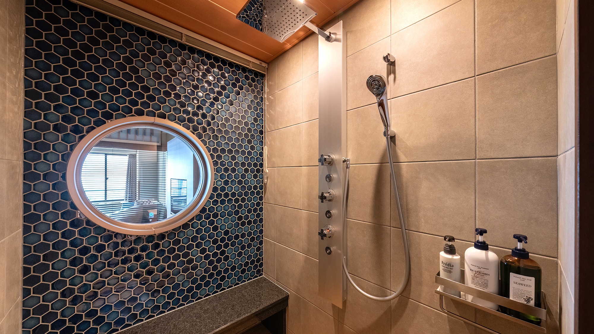 ■Japanese-style room with 10 tatami mats "Mizuori" ■Room has only a shower booth