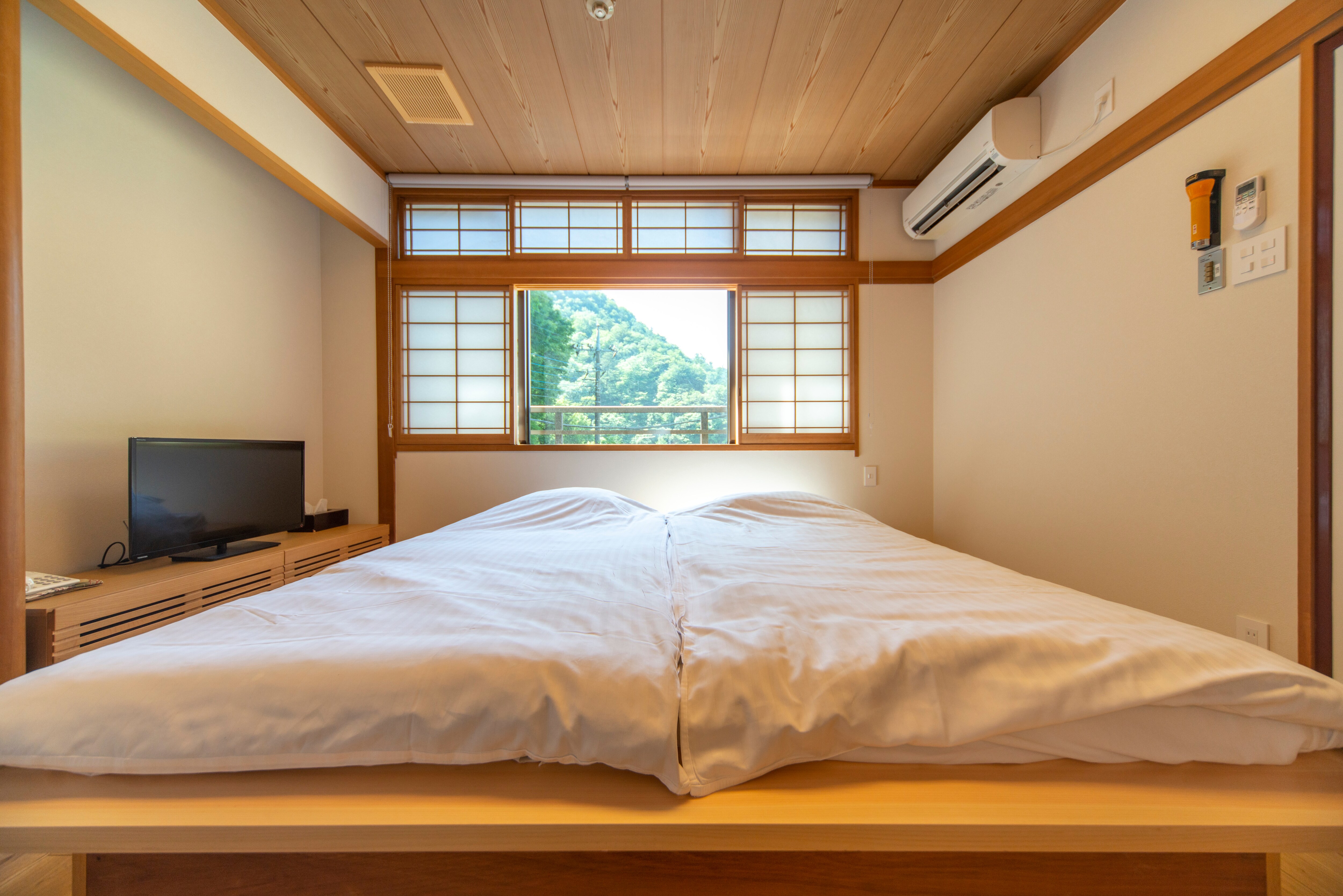 305 rooms