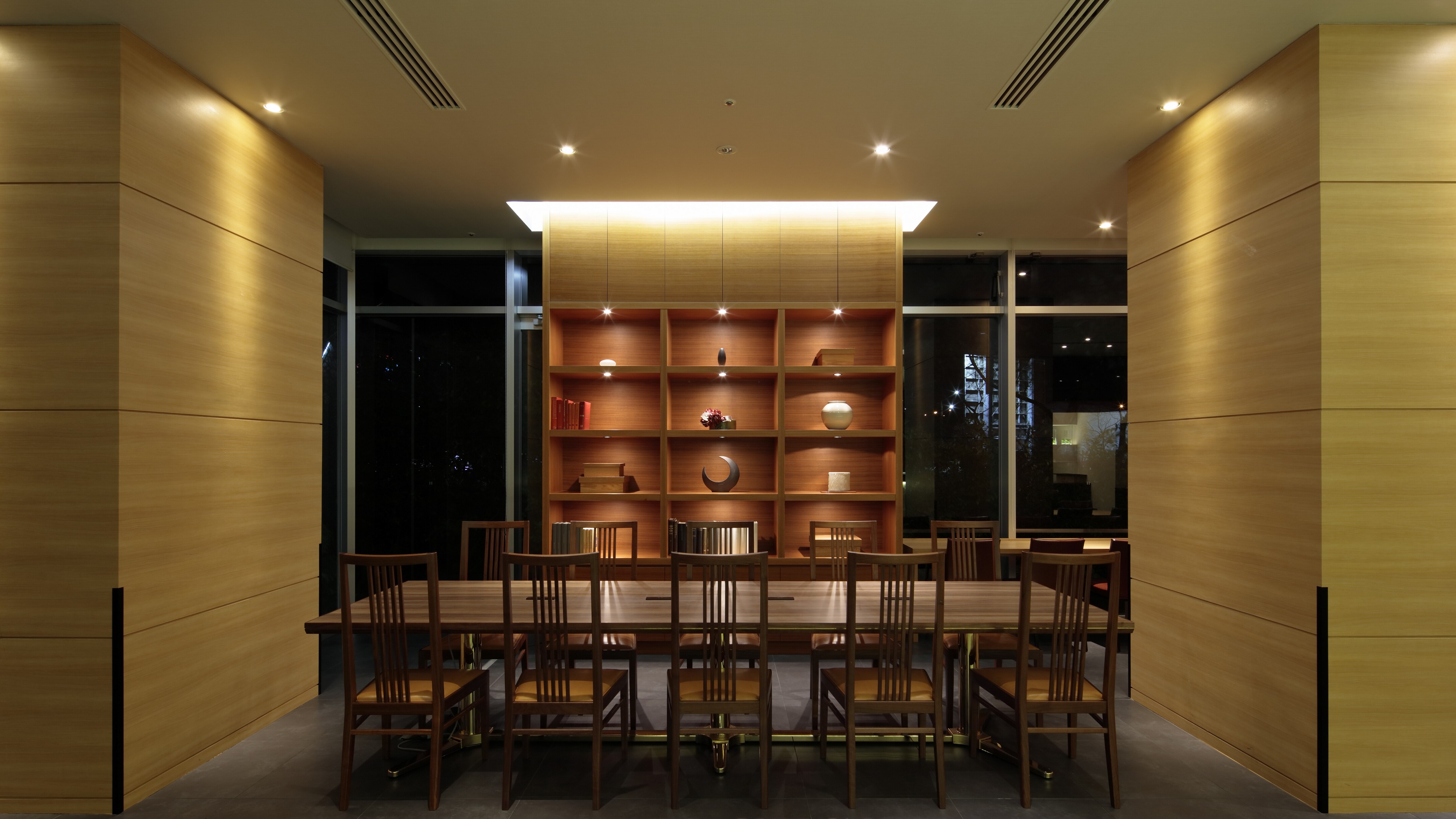 Front desk/lobby