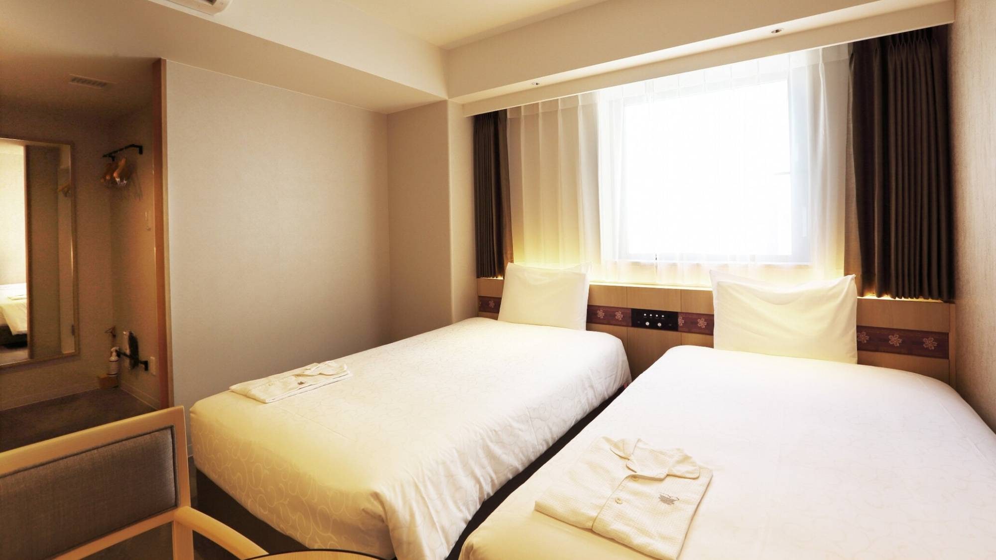 Standard Twin Room Recommended for couples, friends, and business use.