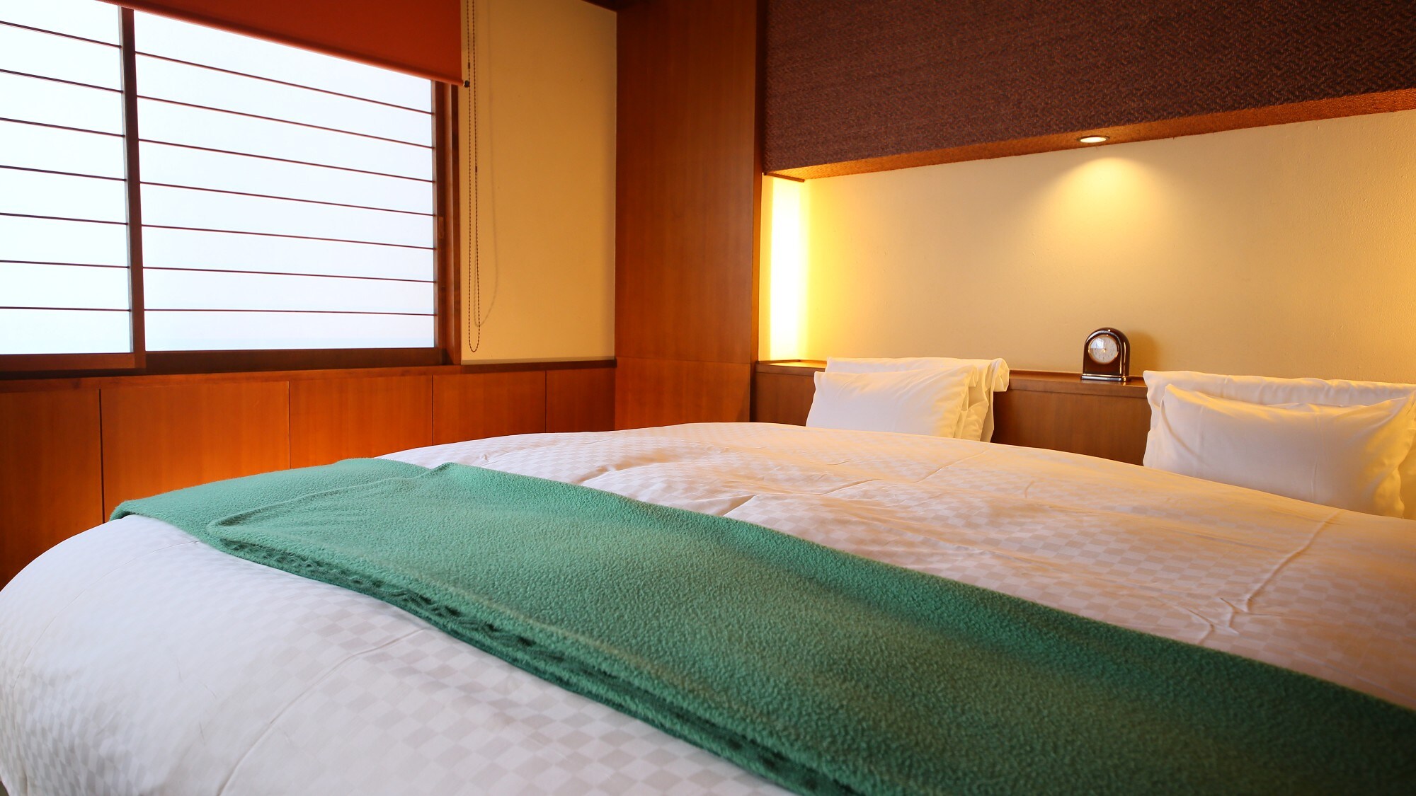 [Modern Japanese style double] Custom bed and relaxing space [No smoking] 1-2 people