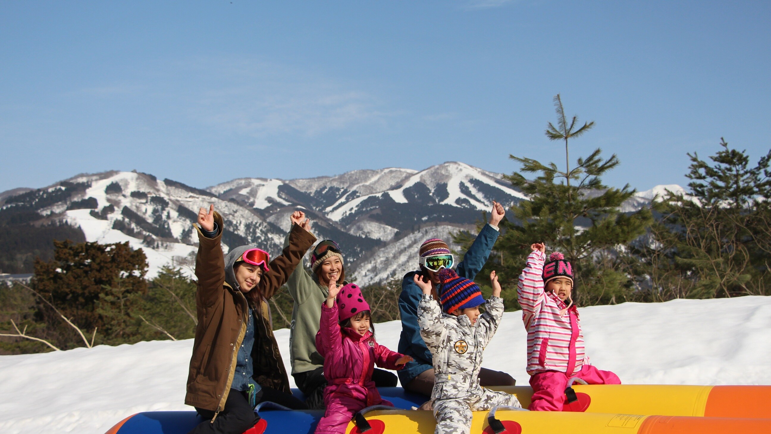 Winter activities ★ Banana boat on snow (ages 3 and up allowed)