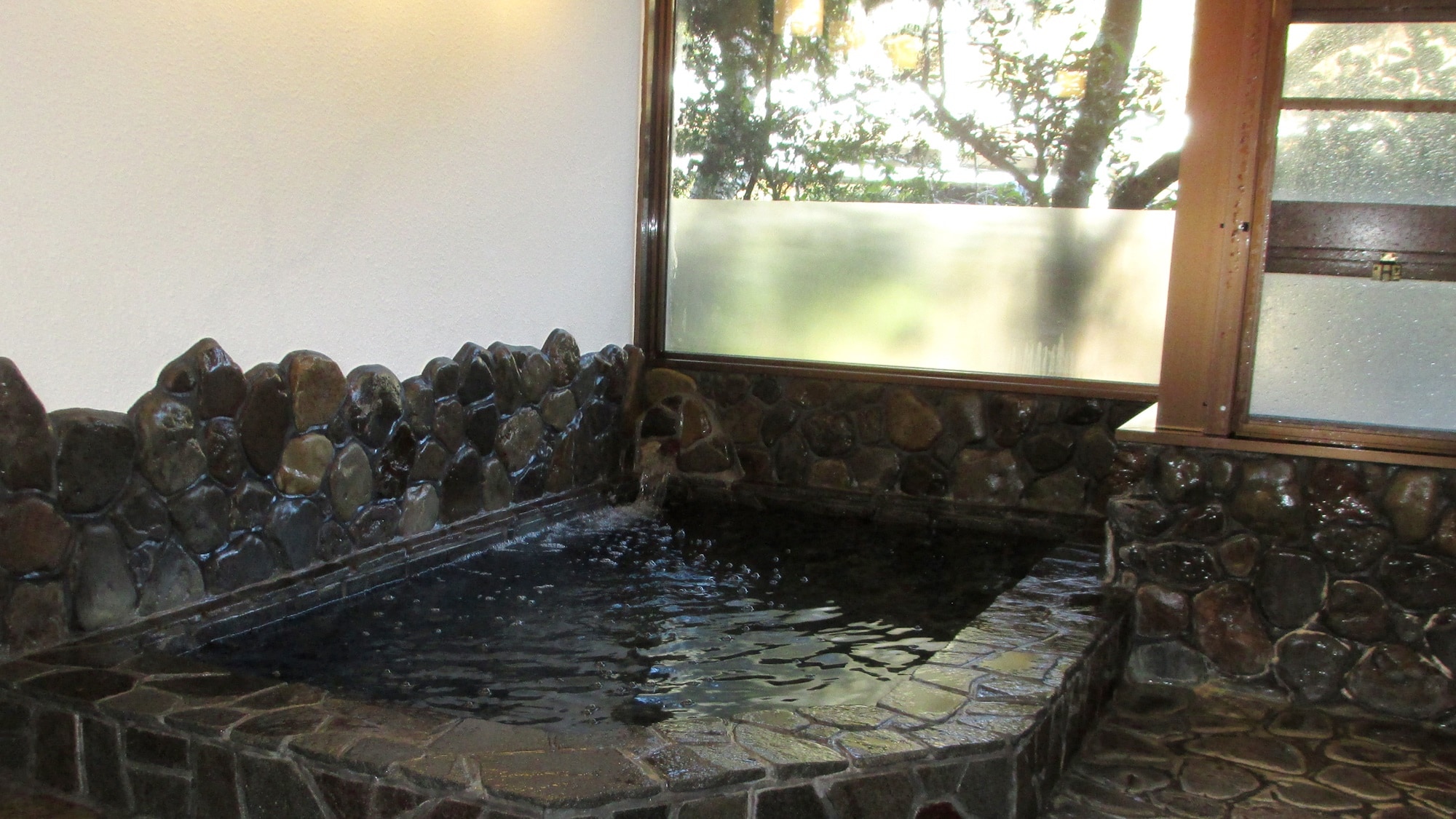 ※【大浴場（女浴場）】濃厚的水質，對肌膚溫和，保濕效果極佳！