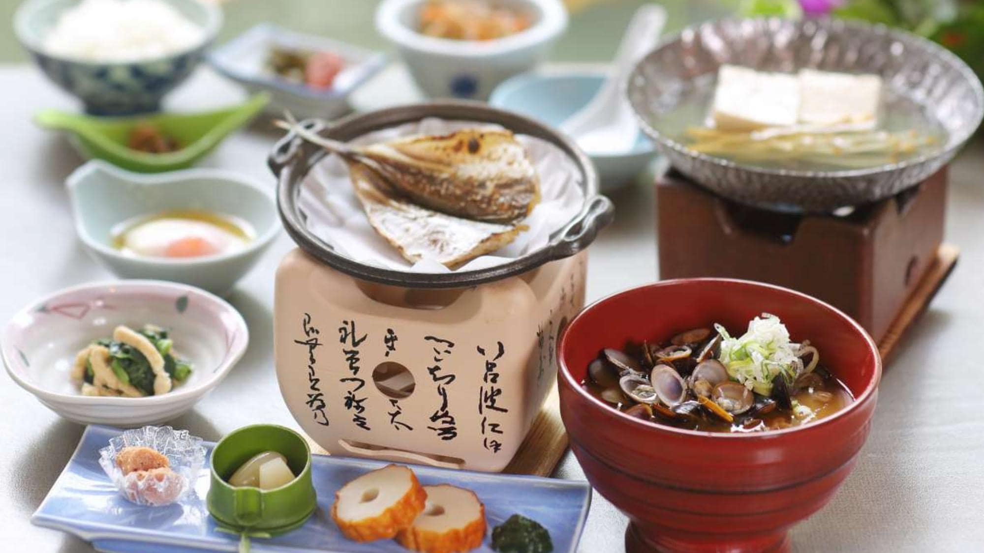 [Breakfast example] Enjoy a delicious breakfast made with local ingredients, including clam soup, and start your day feeling refreshed!