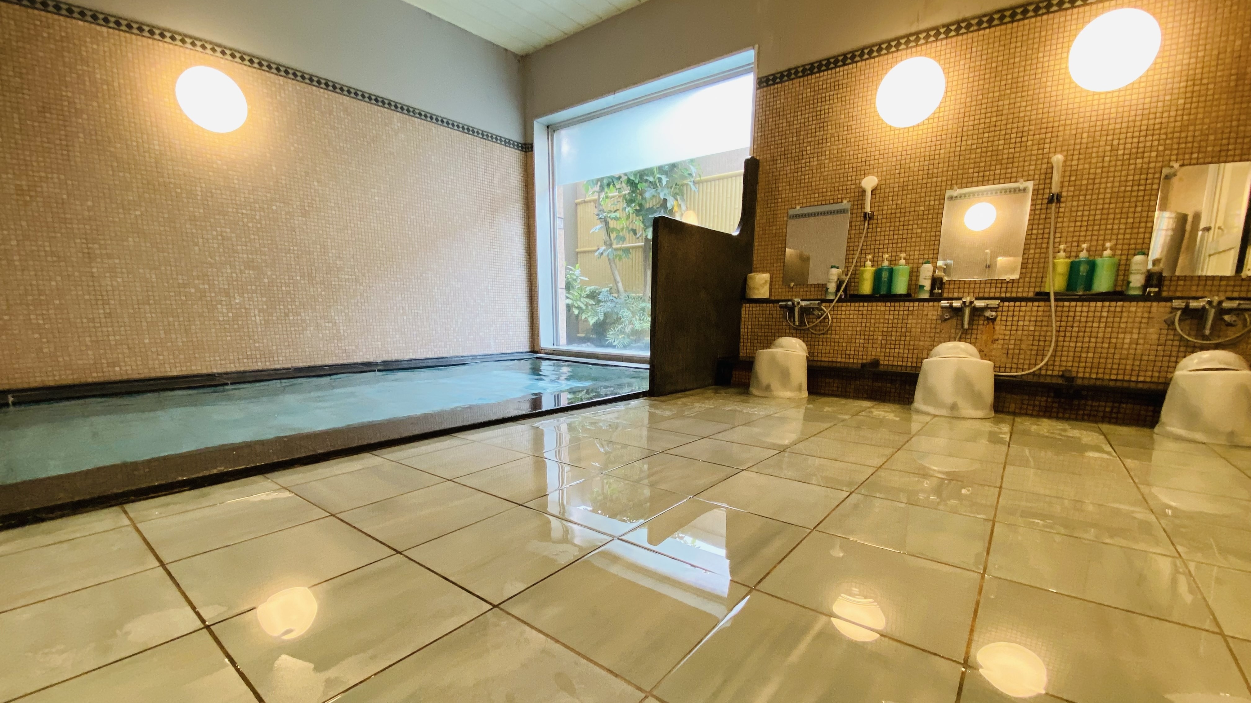 Men's and women's artificial hot spring baths (15:00-26:00, 5:00-10:00 the next morning)