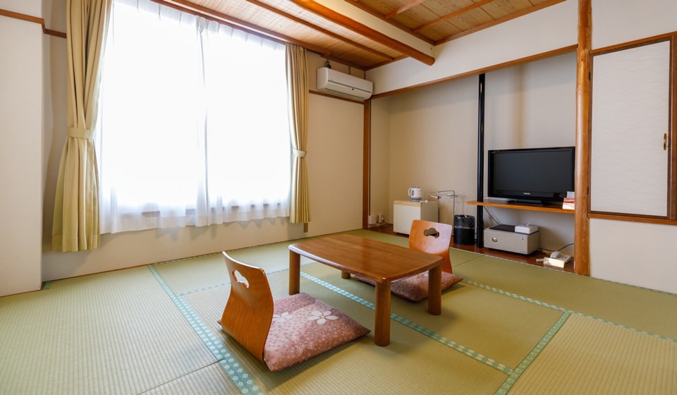 6 kamar bergaya Jepang tatami, tanpa kamar mandi atau toilet