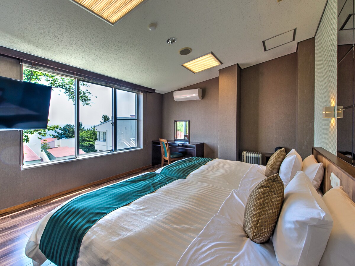 [Western modern suite] 44 square meters Shigaraki ware open-air bath