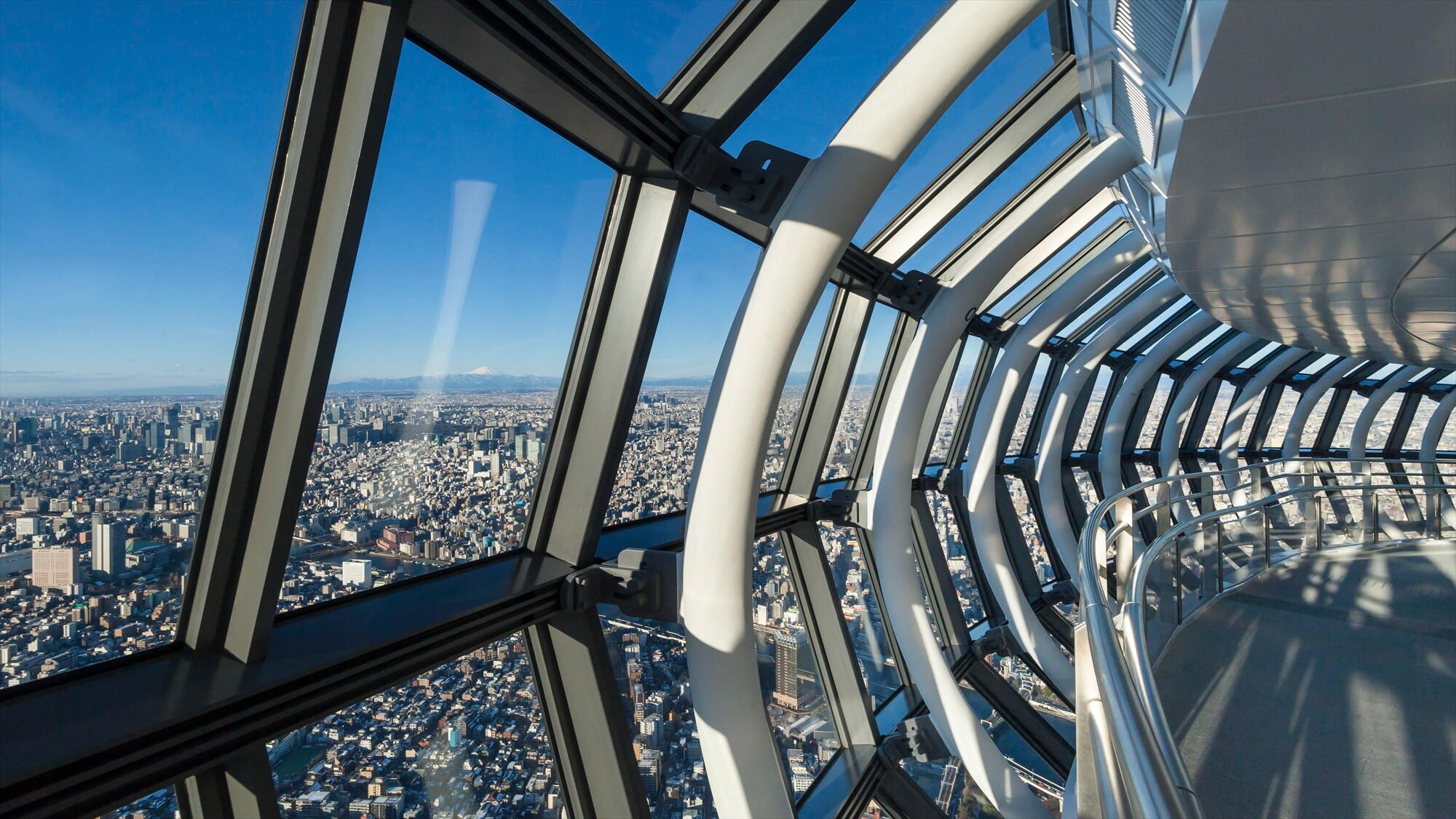 มุมมองจาก Tembo Galleria / รวมวงกบหน้าต่าง (กลางวัน)