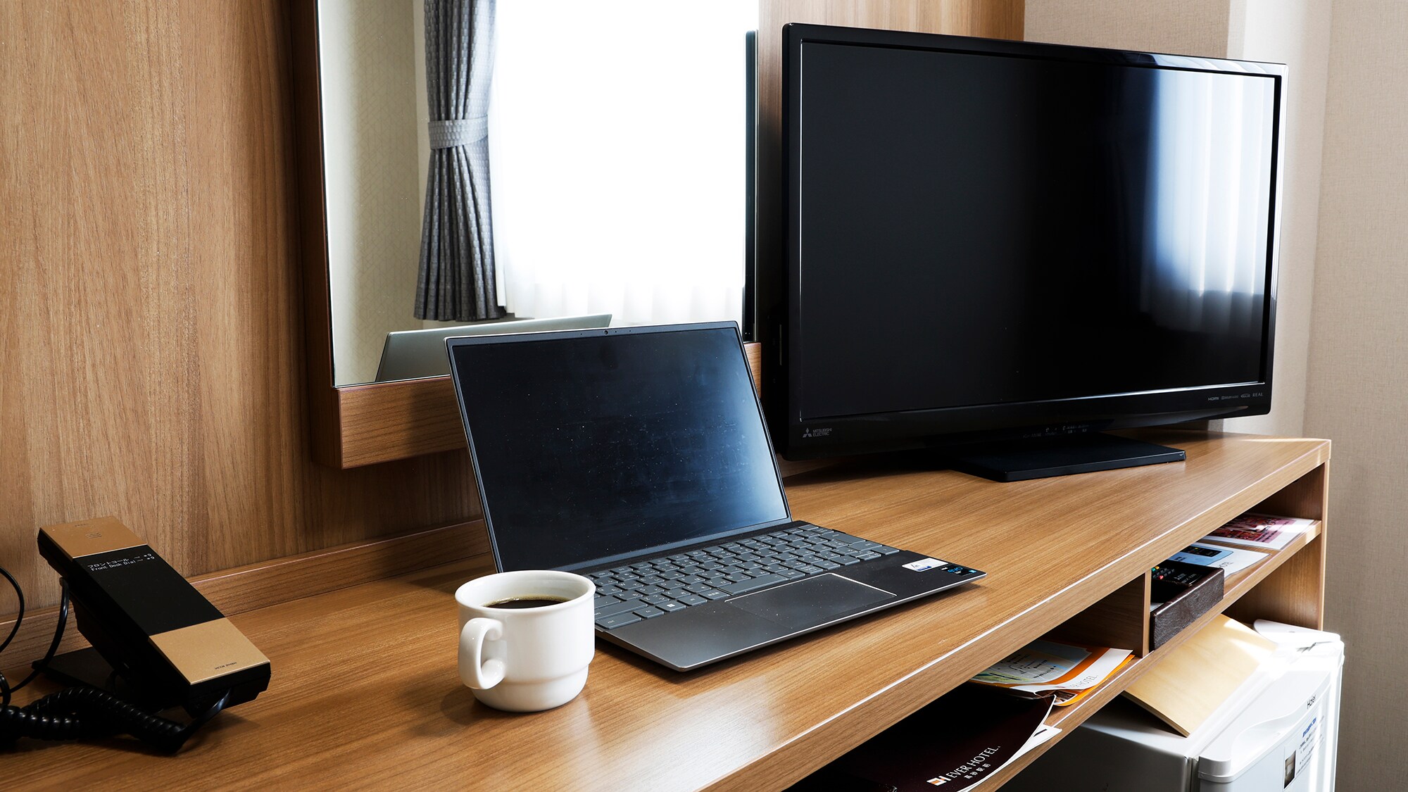 Free Wi-Fi is available throughout the hotel. Each guest room is equipped with a wired LAN port and a spacious desk, making it comfortable for working in the comfort of your own room.