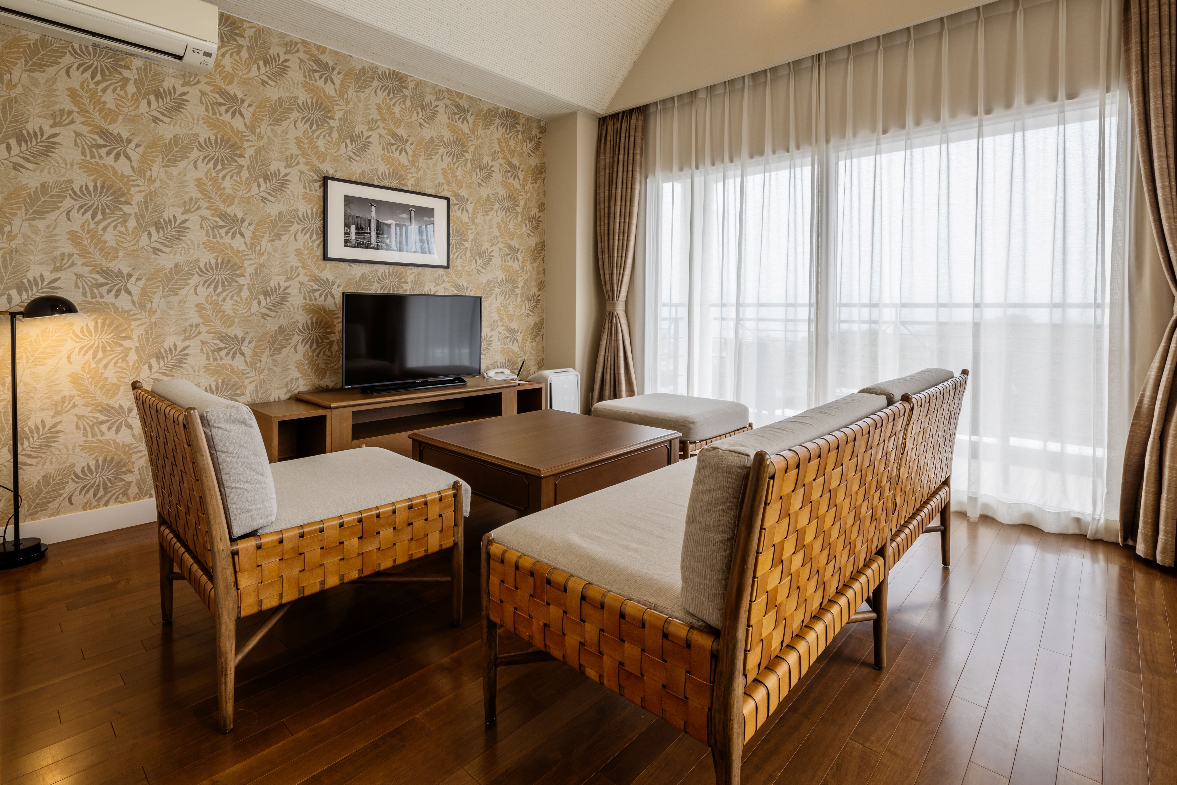 [Lampiran] Lampiran Suite Jepang-Barat S