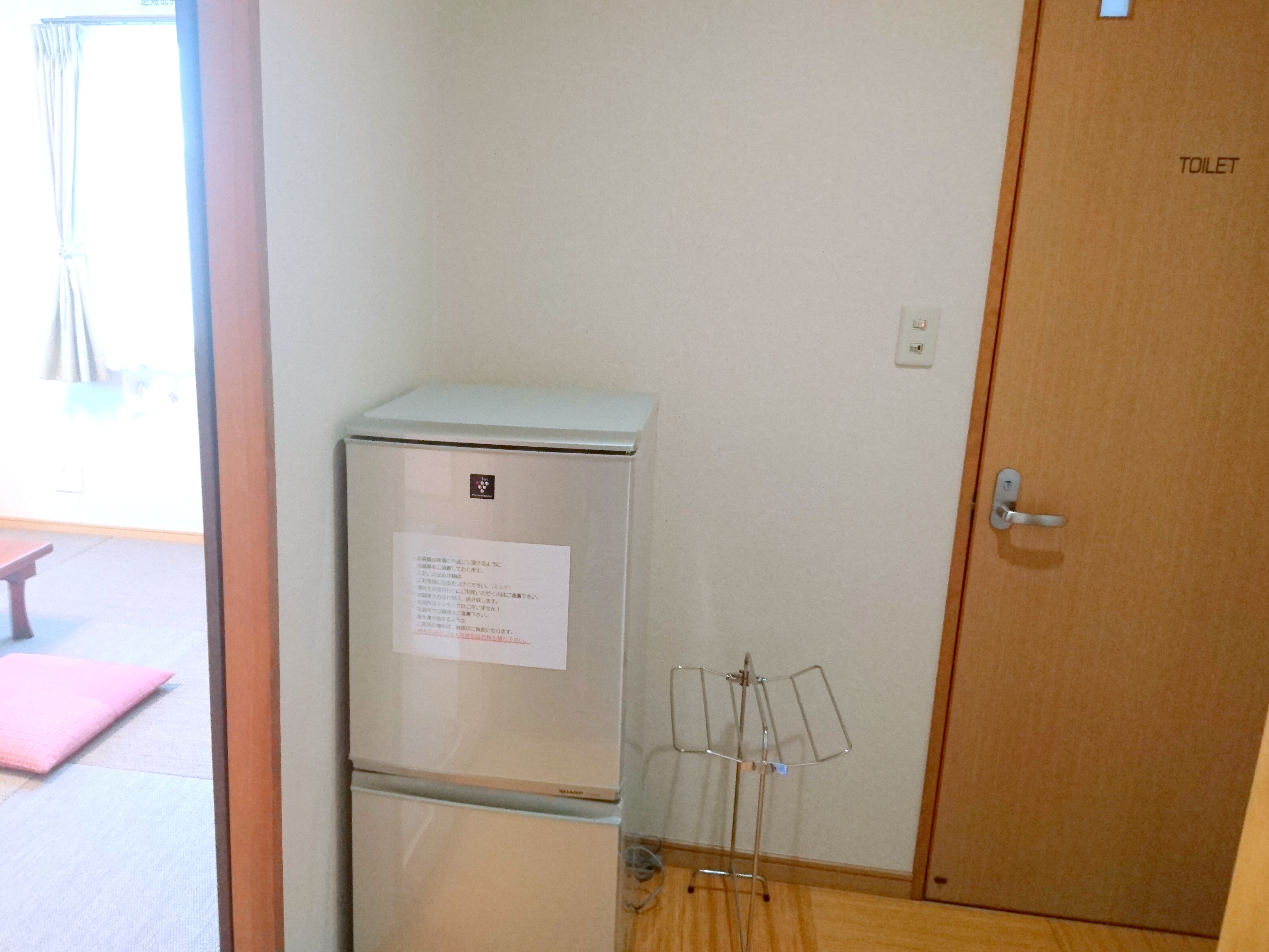 客房設有額外 3 榻榻米地板空間,因此您可以在寬敞的空間內放鬆身心。冰箱、衛浴、