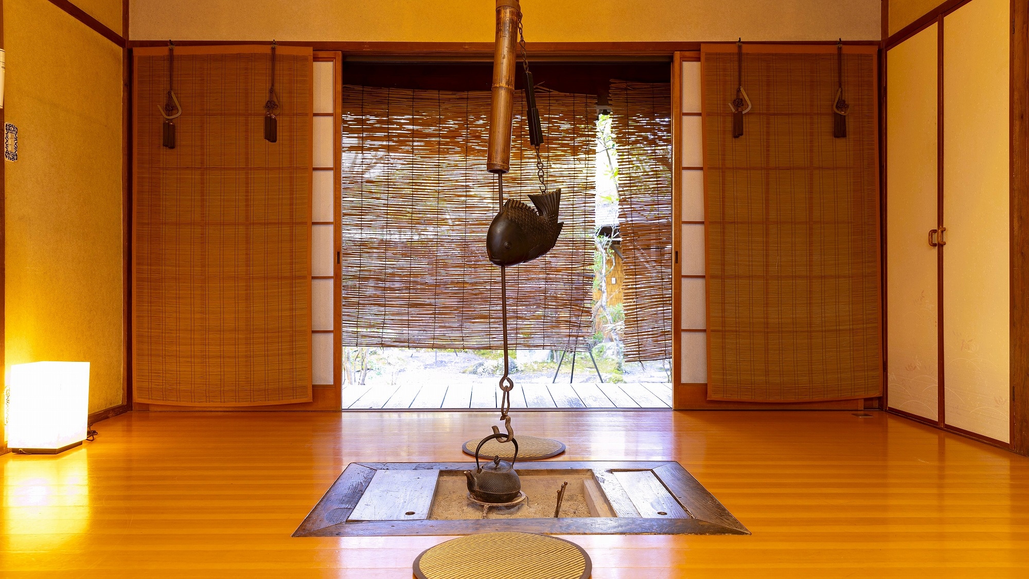 [Separate Japanese-Western room with semi-open-air bath] (3 people capacity) *Room with hearth (2 beds + 6 tatami mats between wooden boards)